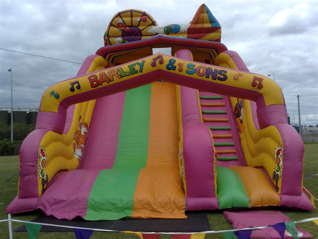 bouncing castle with slide