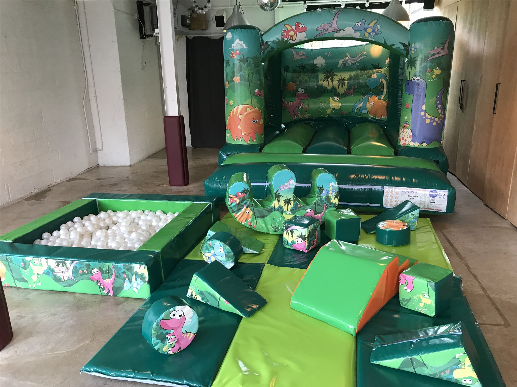 bouncy castle and soft play hire