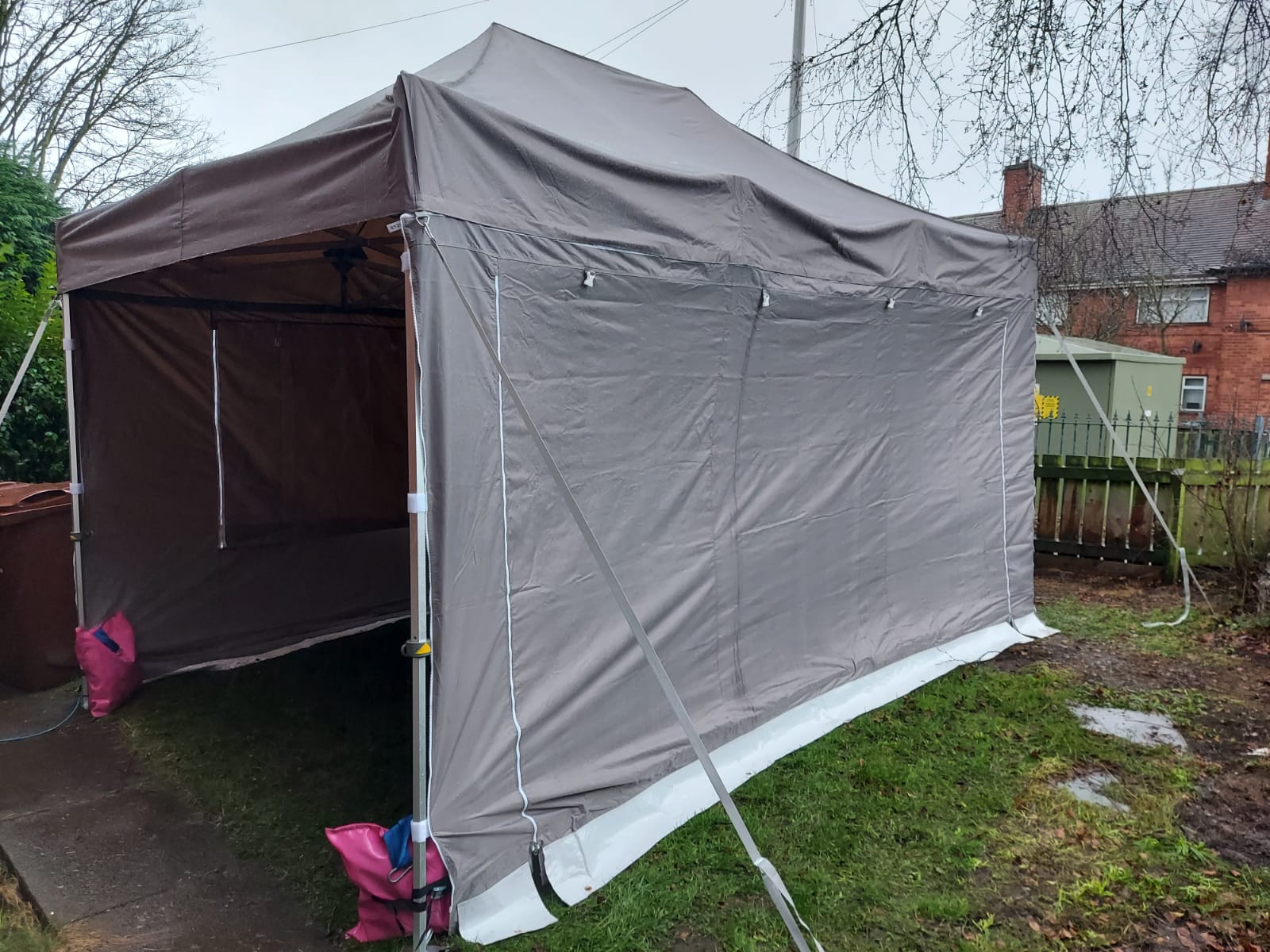 Gazebo hire Bouncy Castle Hire in Nottinghamshire/Derby Connellans