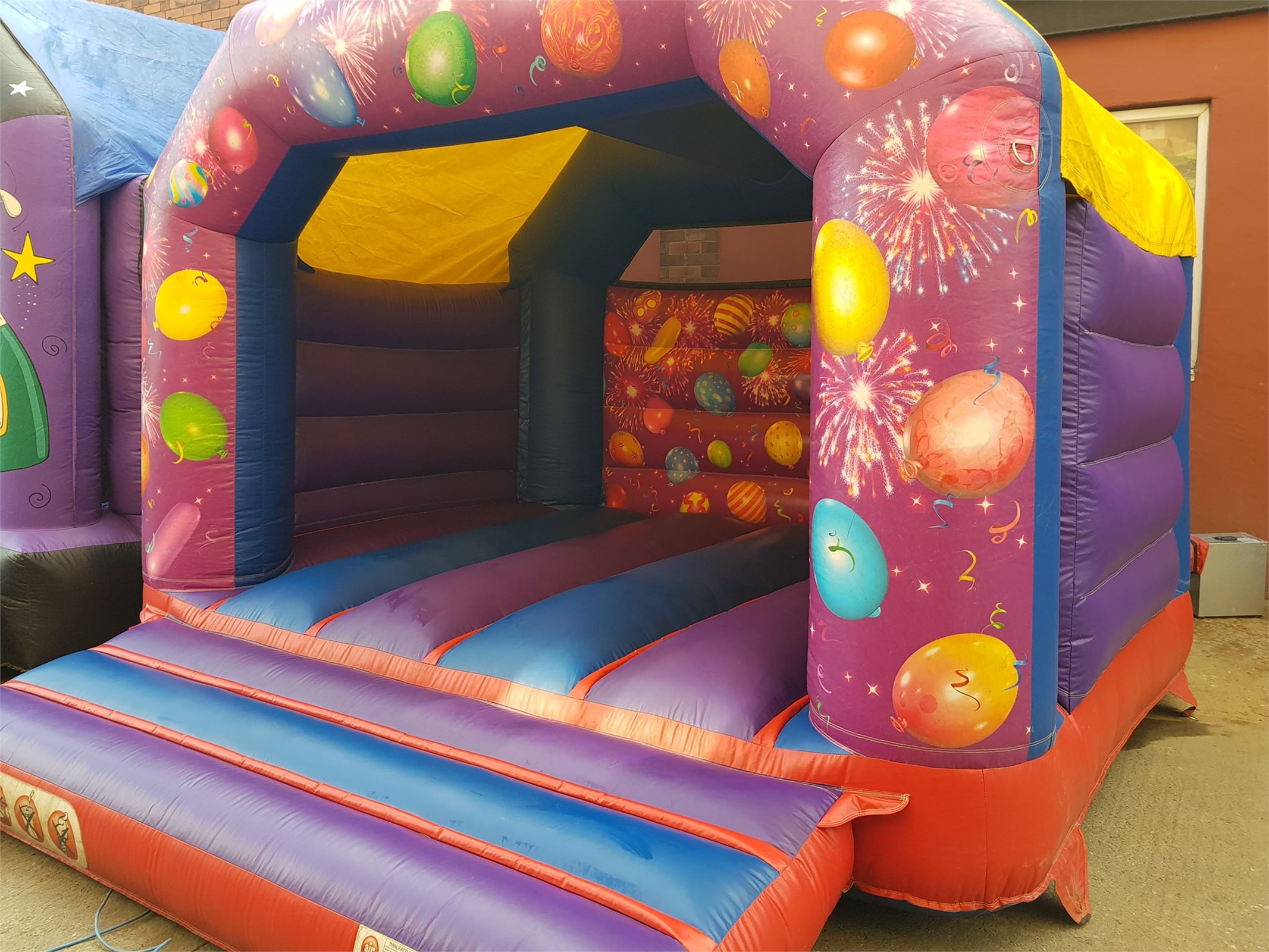 Bouncy Castle Manufacture & Sales in UK, Leicester, Leeds Better