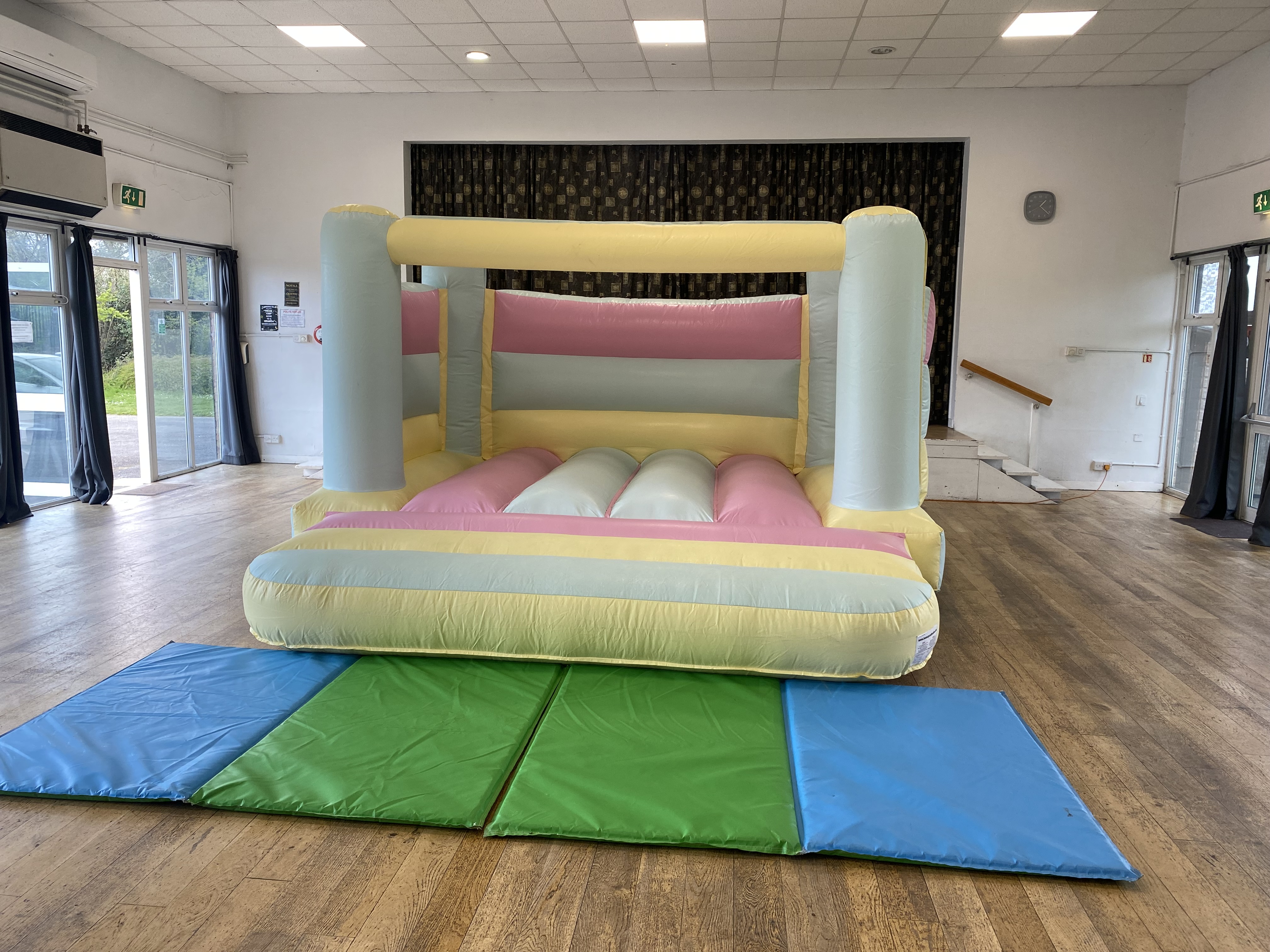Flumpy Pastel 12ft x 12ft Low Height Castle INDOORS ONLY (HEIGHT 8.0ft ...