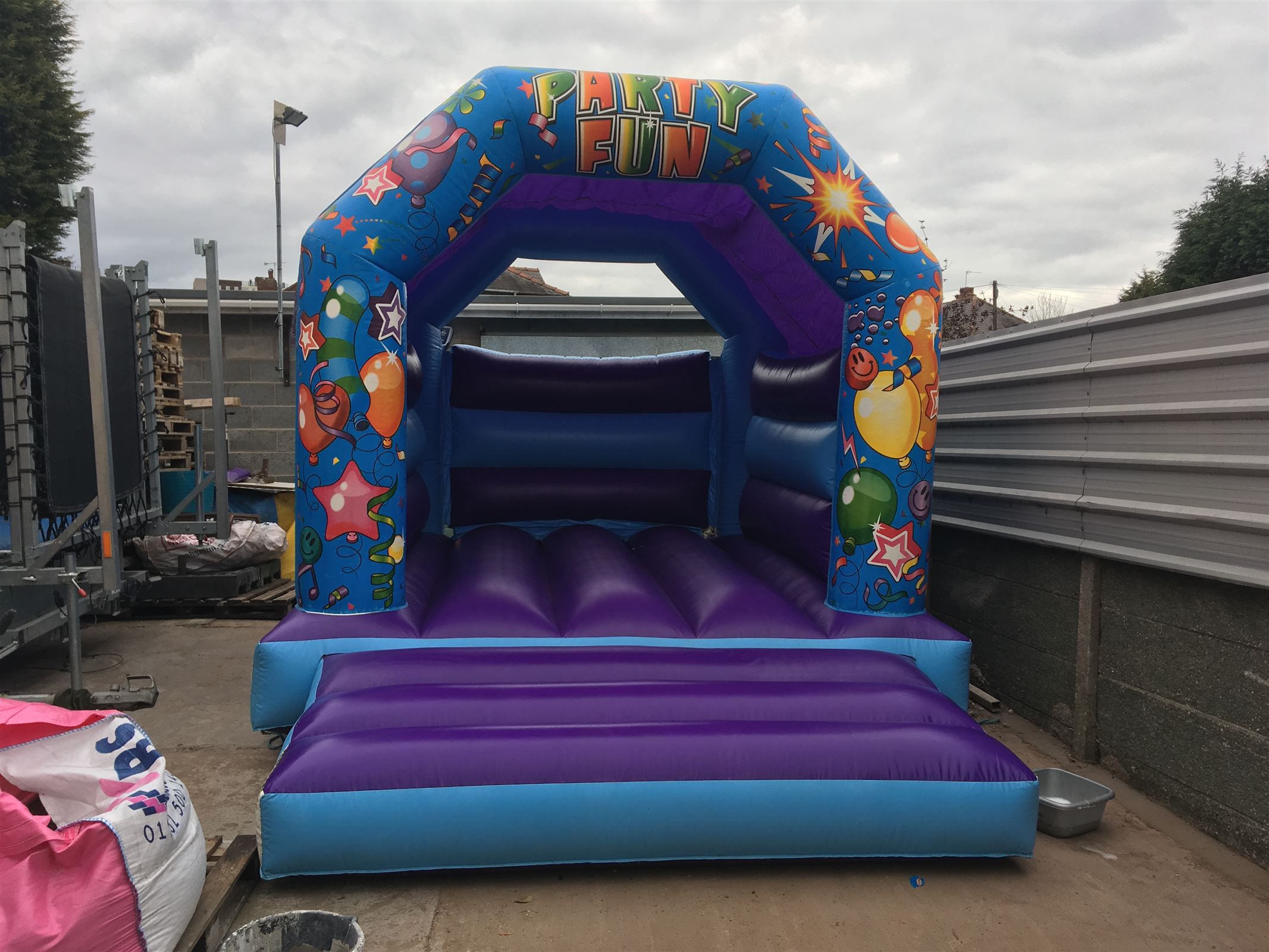 jumping jacks bouncy castle hire