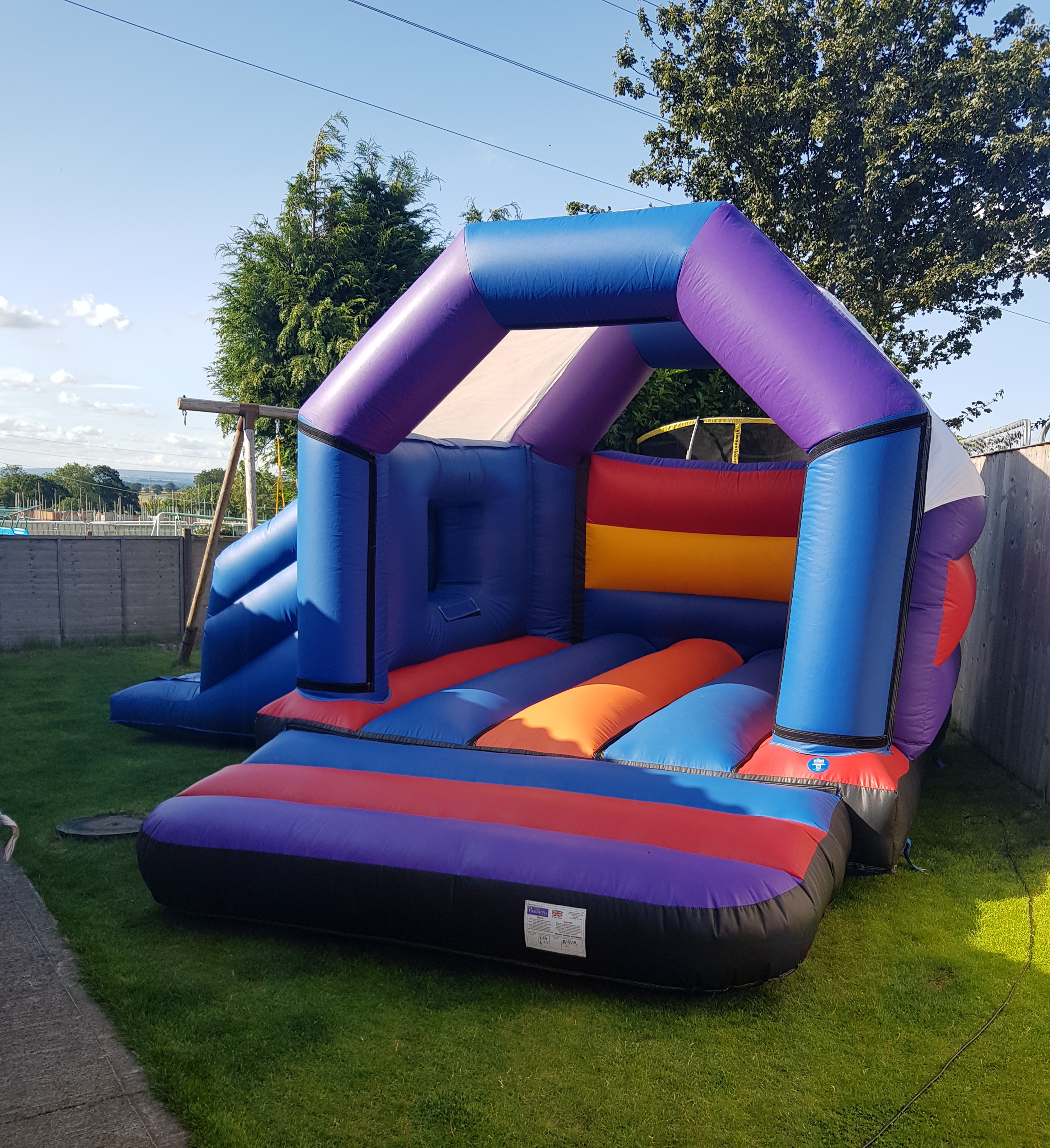 bouncing castle with slide