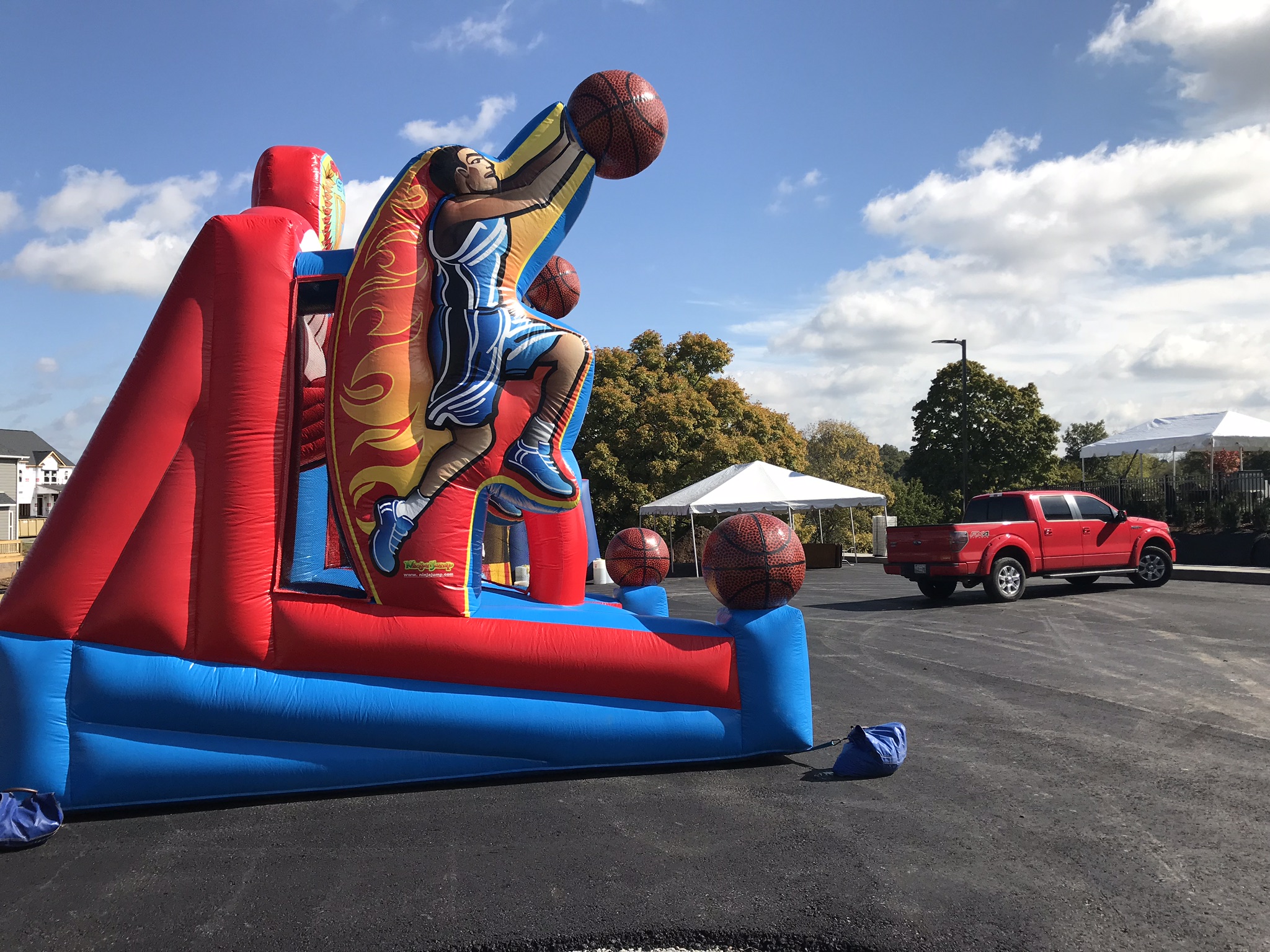 Shooting Stars - Large Basketball Game - Inflatable Bounce Houses