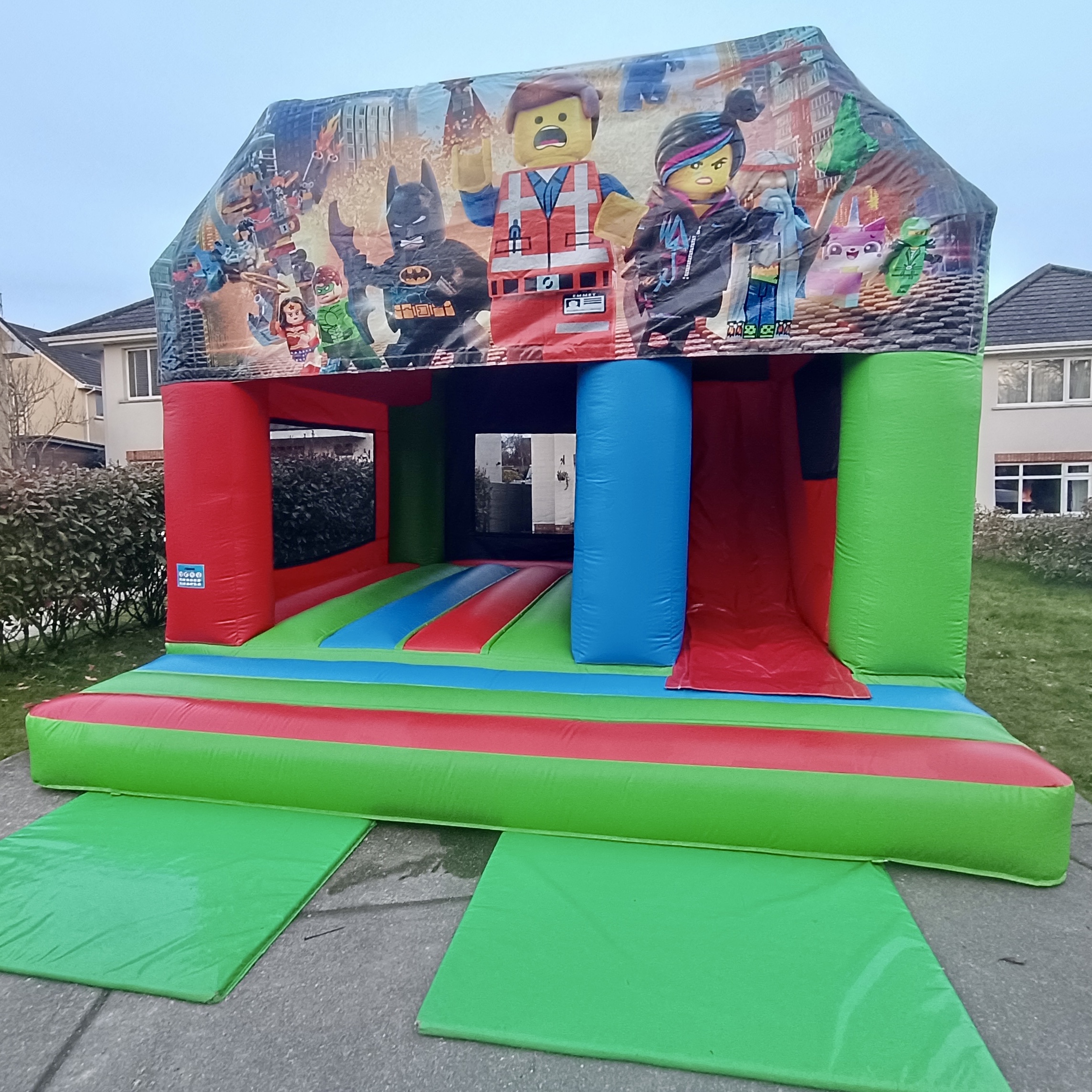 Banner Castle, Large slide 17x17ft