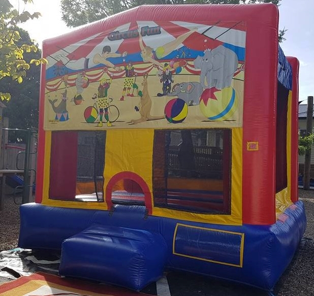 hire small bouncy castle