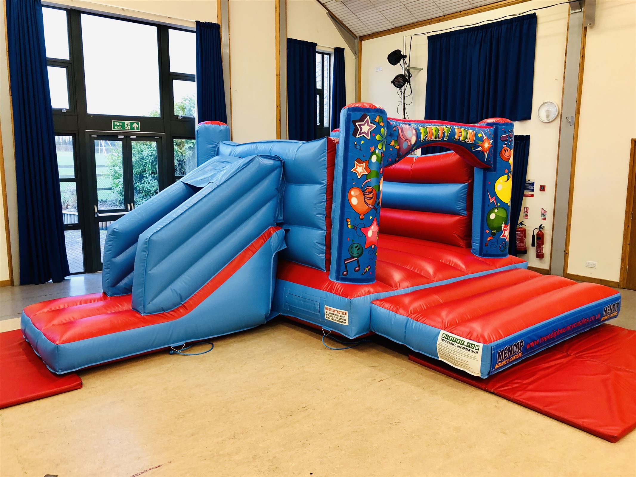 15ft x18ft Carnival 'Party Fun' Red/Blue Low Height Bounce 'N' Slide