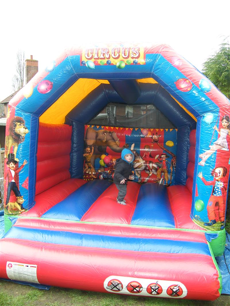 bouncy-castles-1st-bounce