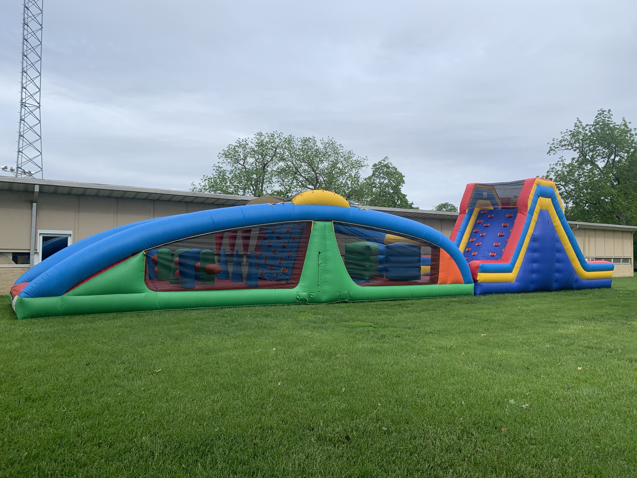 obstacle-courses-bounce-house-and-inflatable-hire-in-illinois