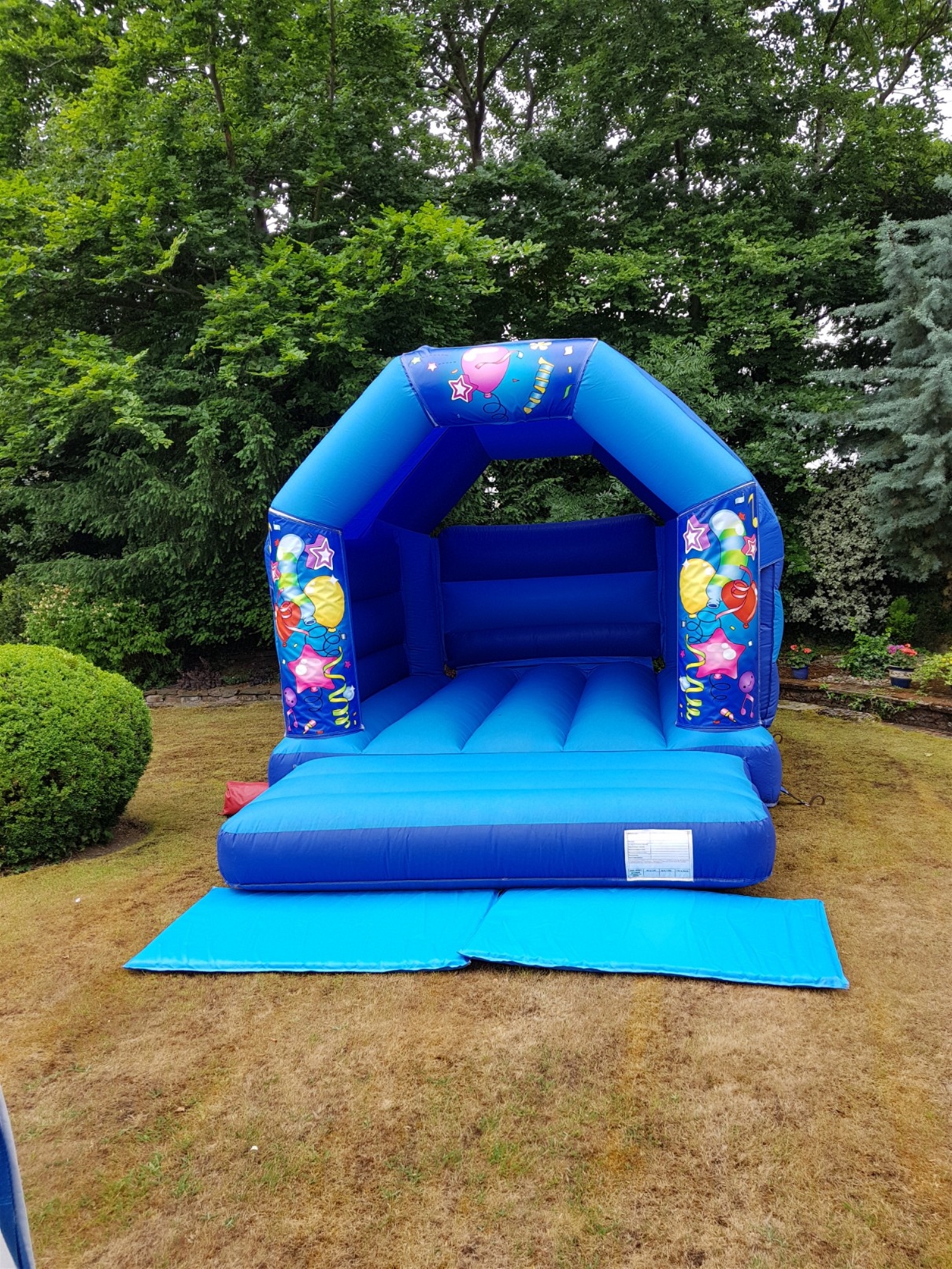 BALLOONS BLUE BOUNCY CASTLE 15FT vs 11ft - Bouncy Castle Hire, Soft ...