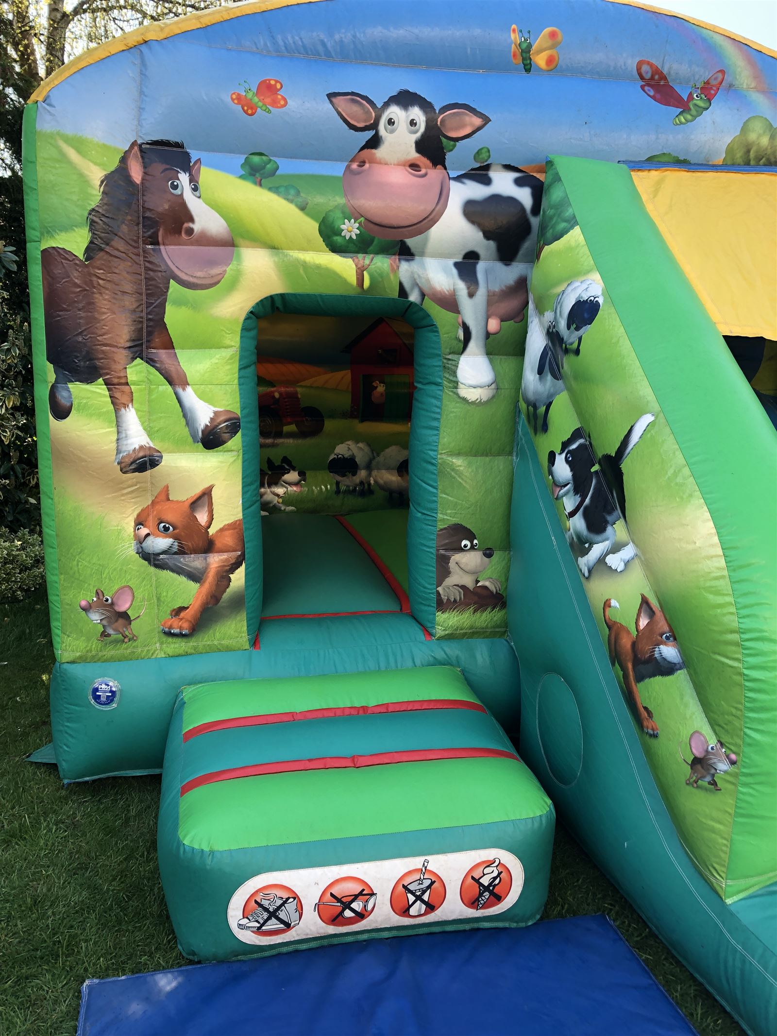 Ft X Ft Farmyard Bounce House Slide Combo Bouncy Castle Hire In Crawley West Sussex
