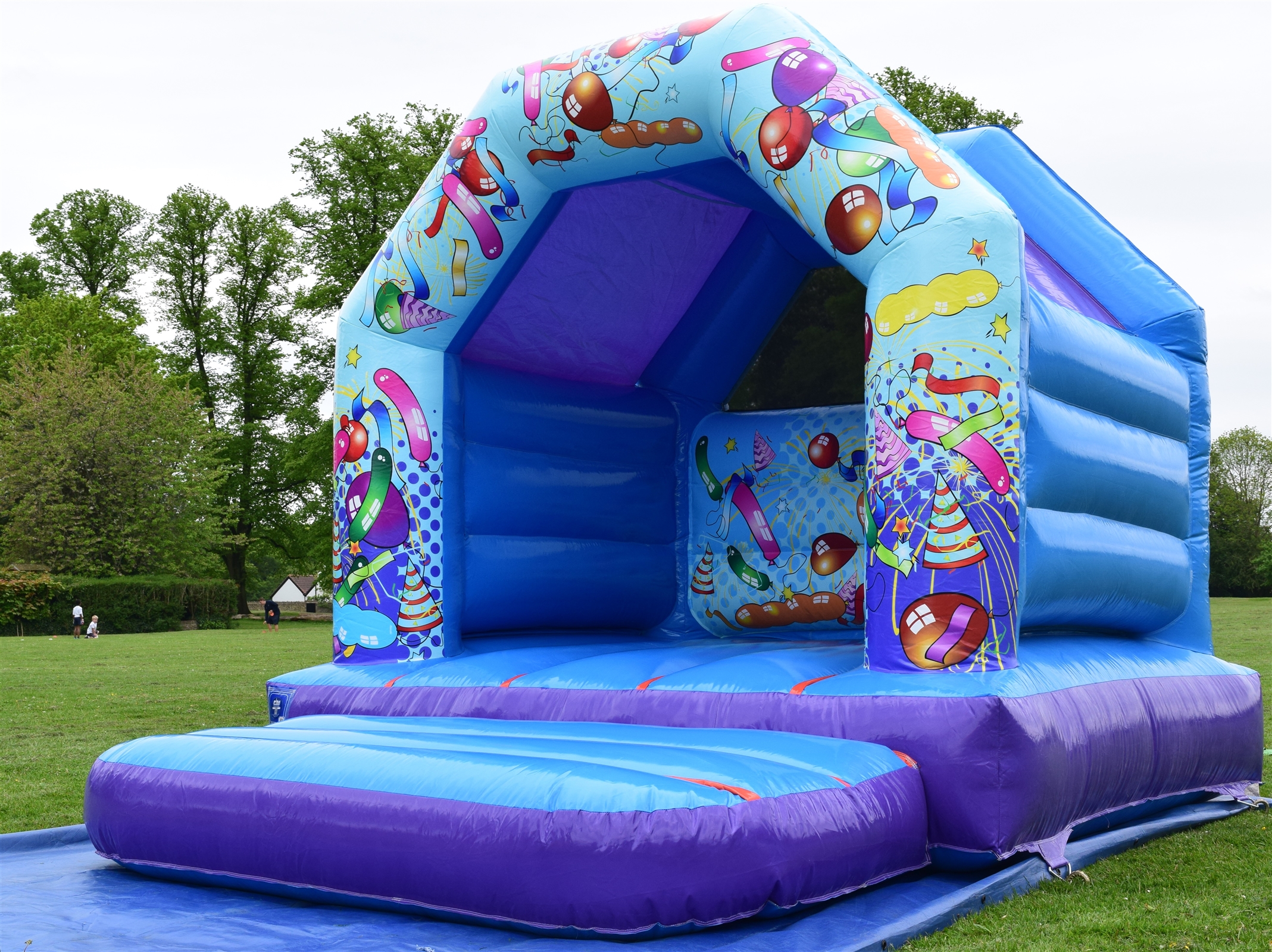 childrens bouncy castles