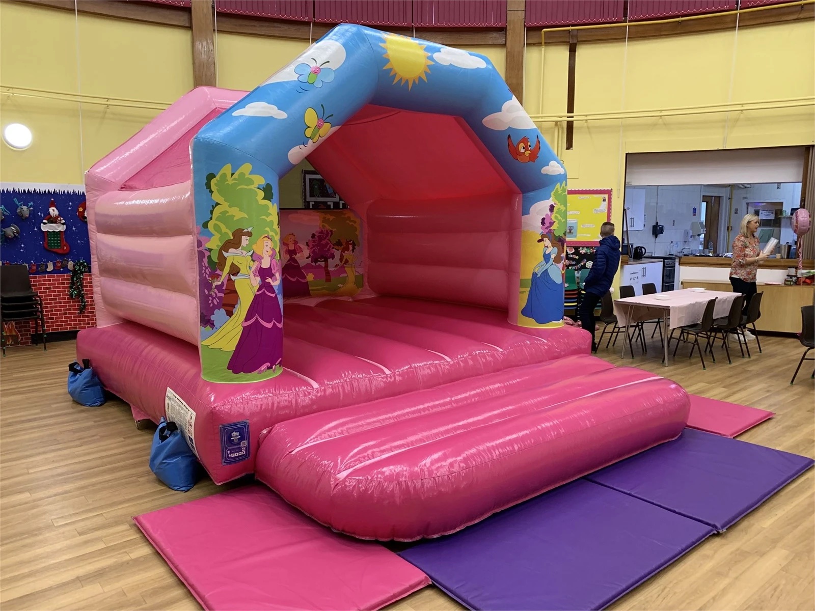 childrens-party-package-silver-bouncy-castles-magic-shows-children