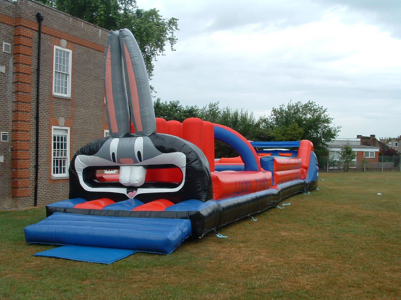 hire inflatable assault course