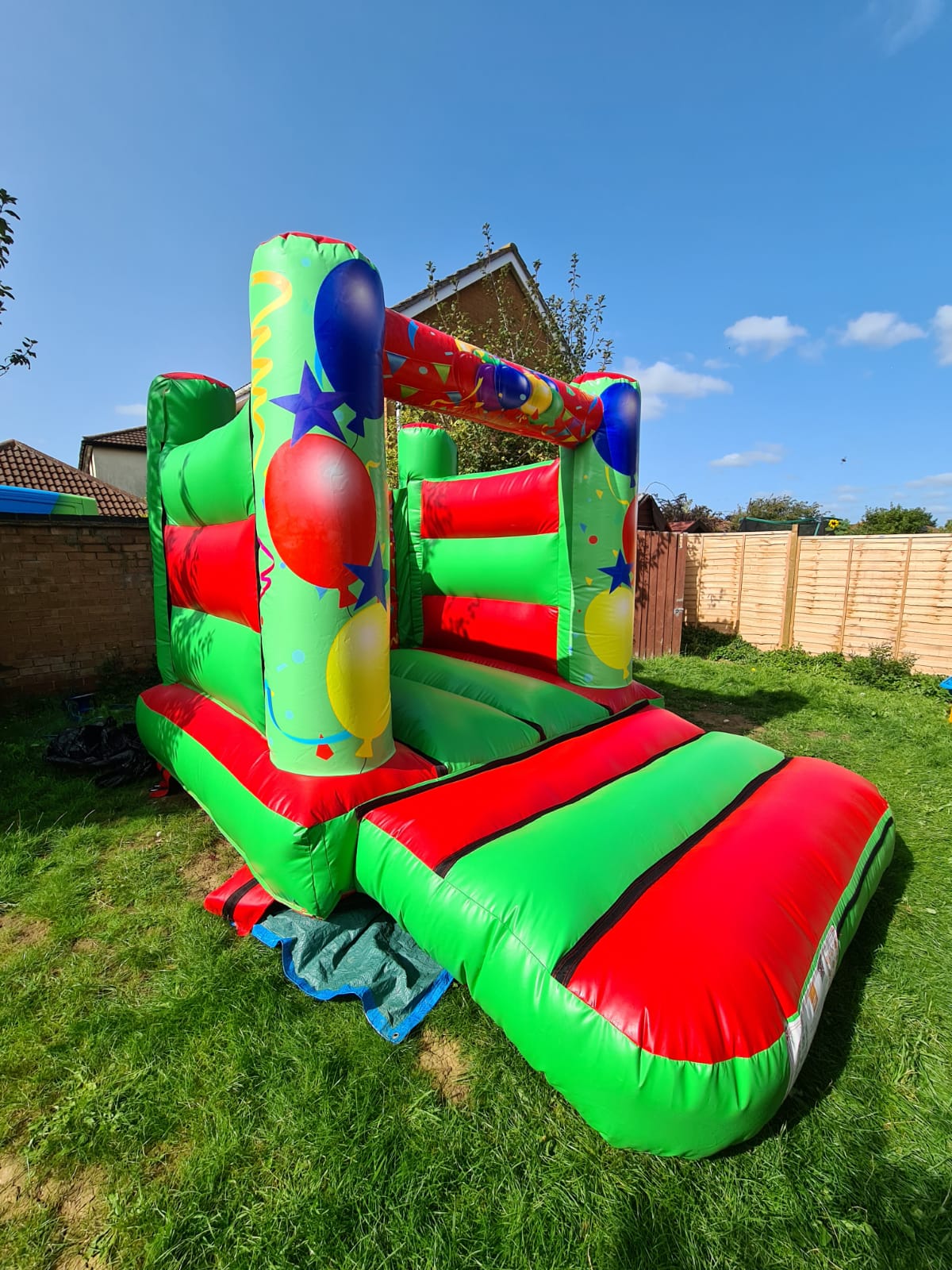 8ft x 11ft Balloon Castle - Bouncy Castle Hire, soft play hire ...