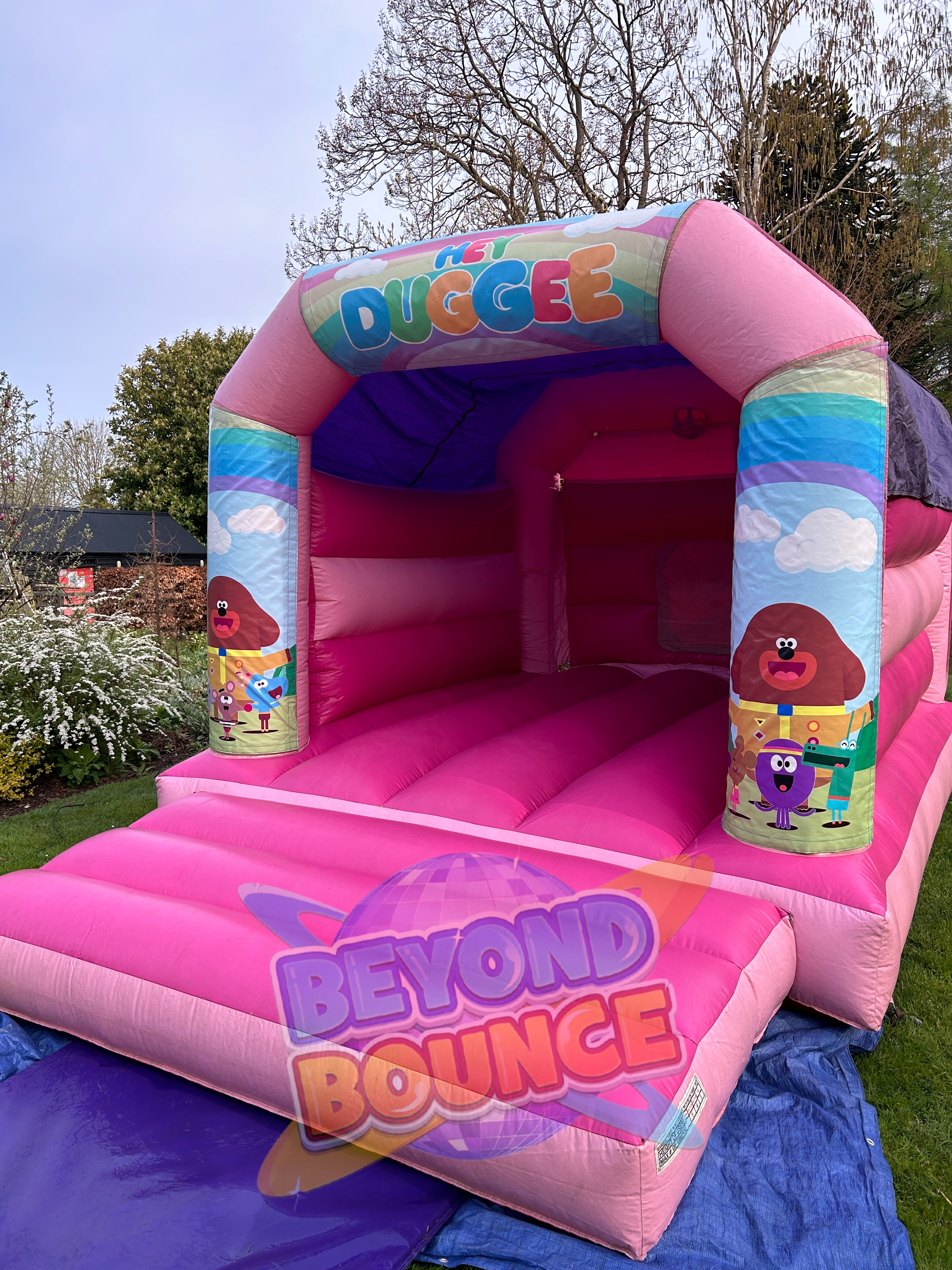 choose-any-theme-bouncy-castle-in-kent-with-beyond-bounce