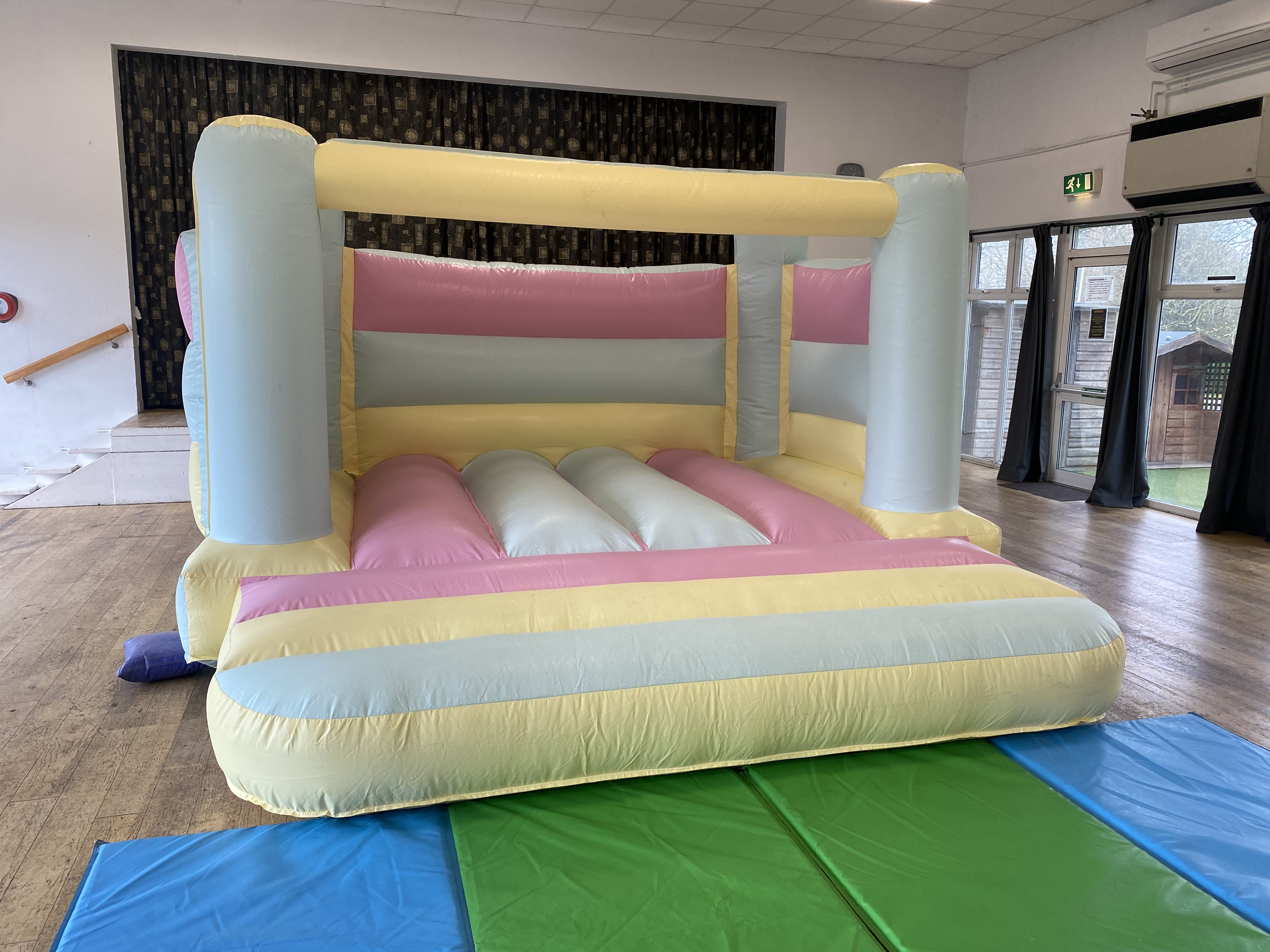Flumpy Pastel 12ft x 12ft Low Height Castle INDOORS ONLY (HEIGHT 8.0ft ...