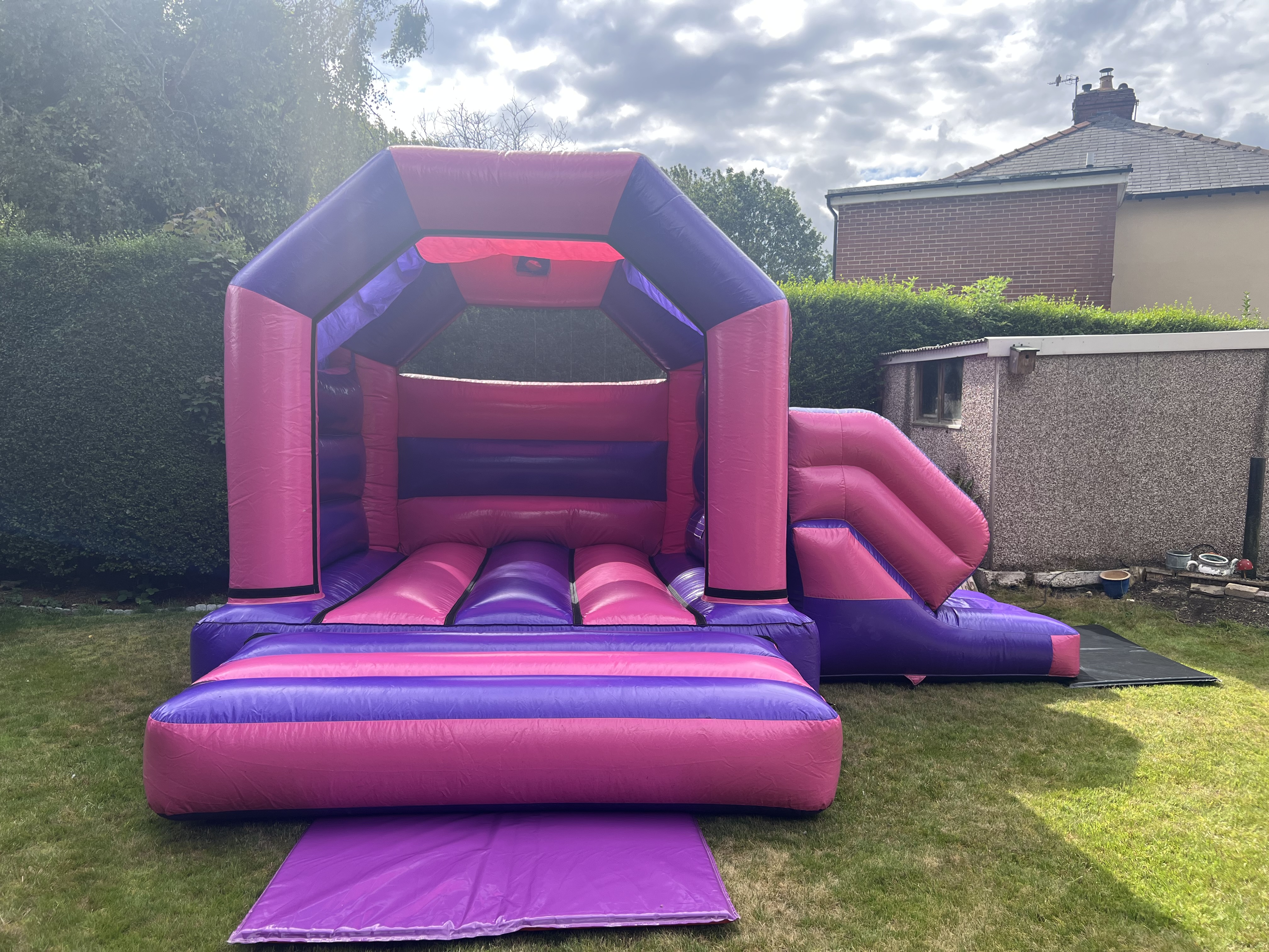 Bouncy Castles - Bouncy Castle and Party Game Hire in Huddersfield ...
