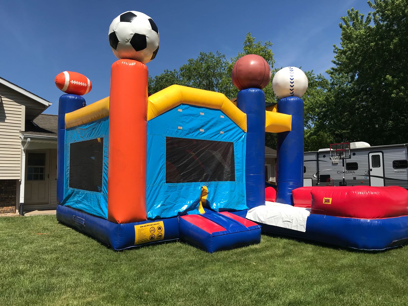Combos Best Bounce House and Inflatable Hire service in Illinois