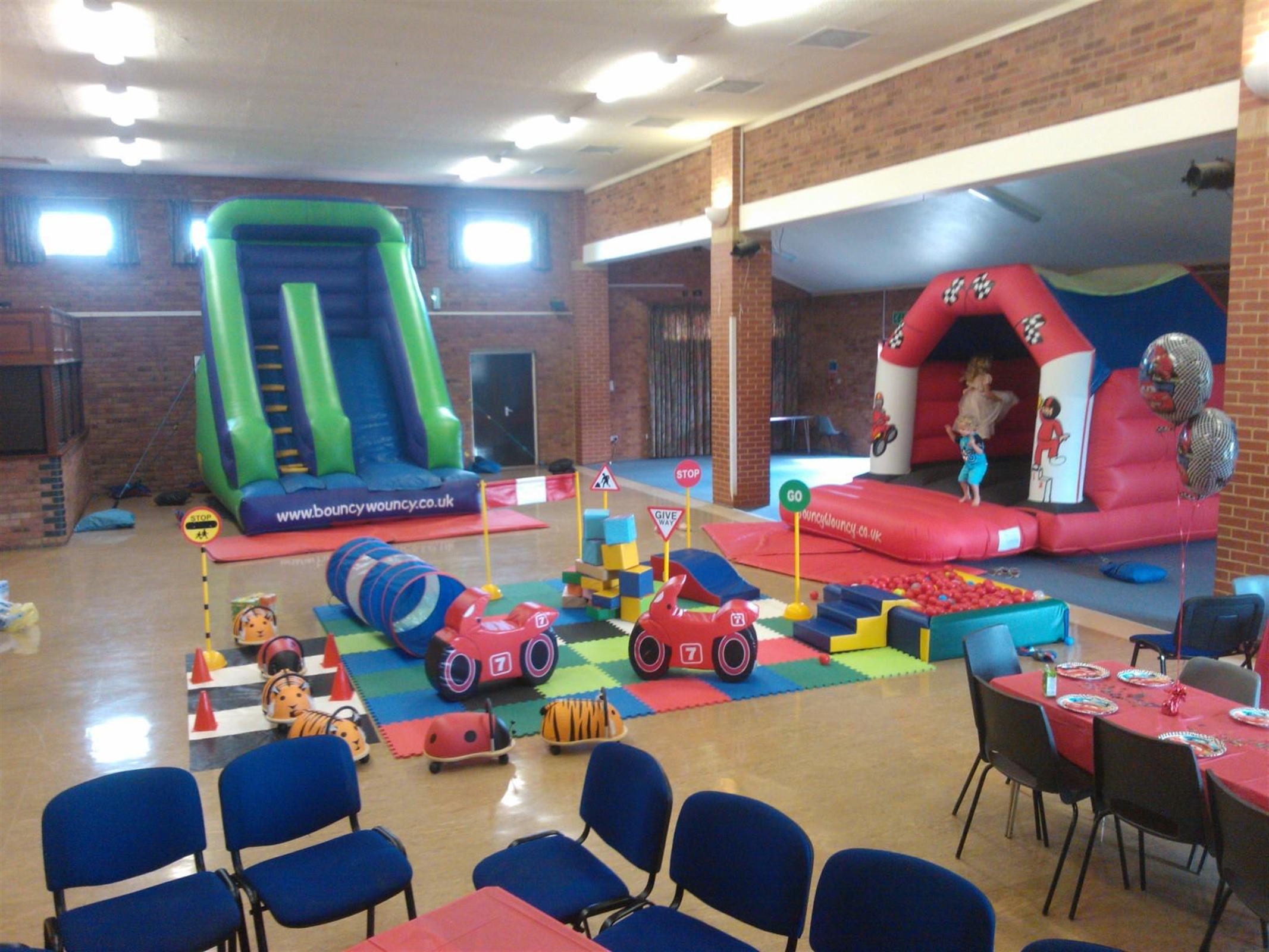 Kettering Venues Bouncy Castle Hire in Kettering, Corby, Market