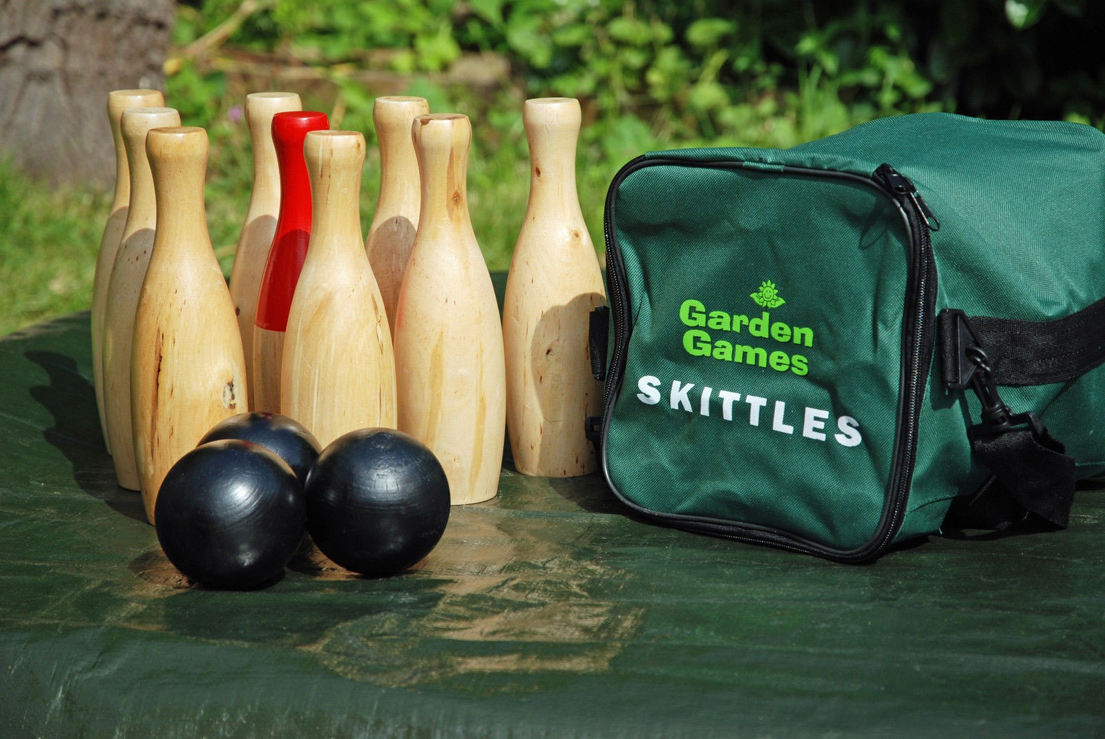 Indoor & Outdoor Garden Games Best Bouncy Castle Hire service in