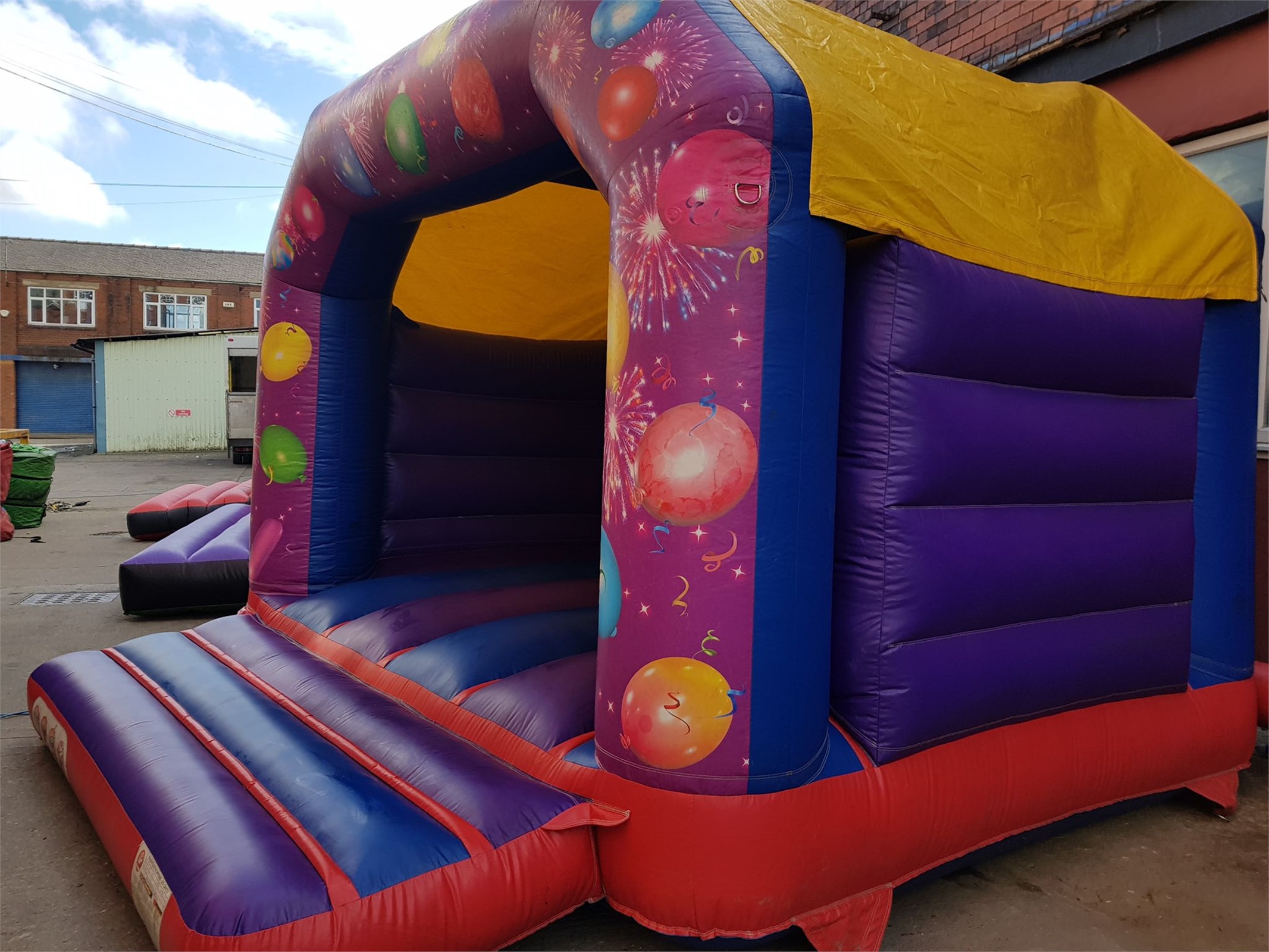 Bouncy Castle Manufacture & Sales in UK, Leicester, Leeds Better