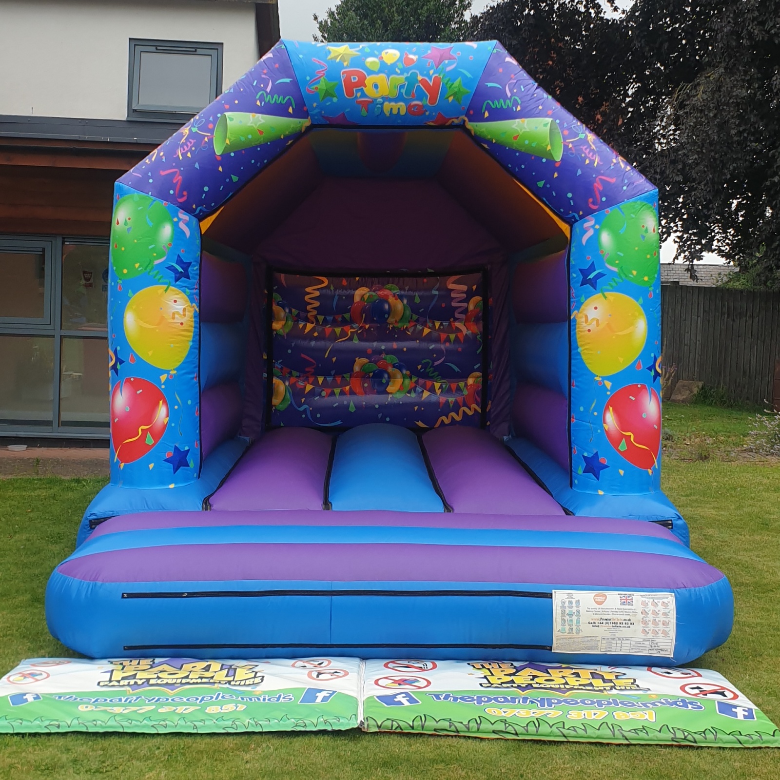 the-party-people-bouncy-castle-hire