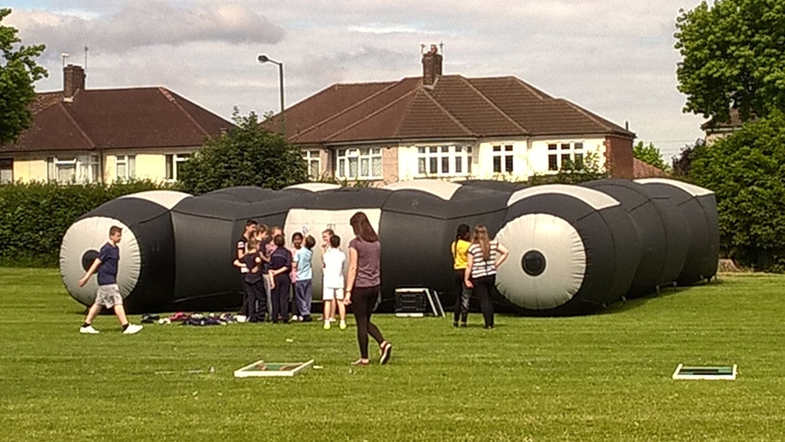 inflatable-laser-tag-hire-mobile-lazer-tag-party-for-rental-london-uk