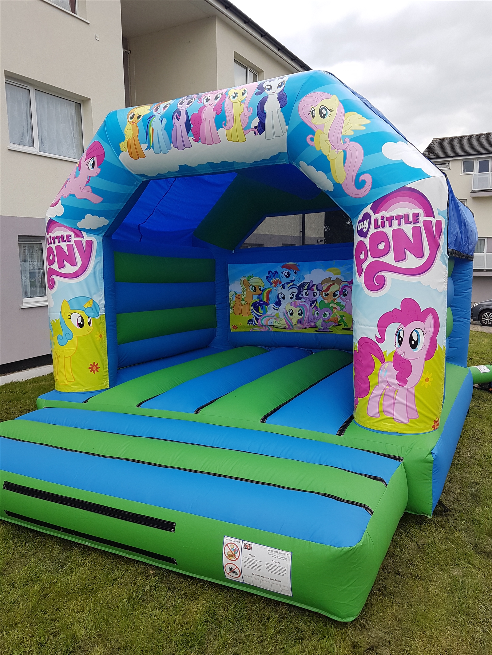 bouncy castle and soft play hire
