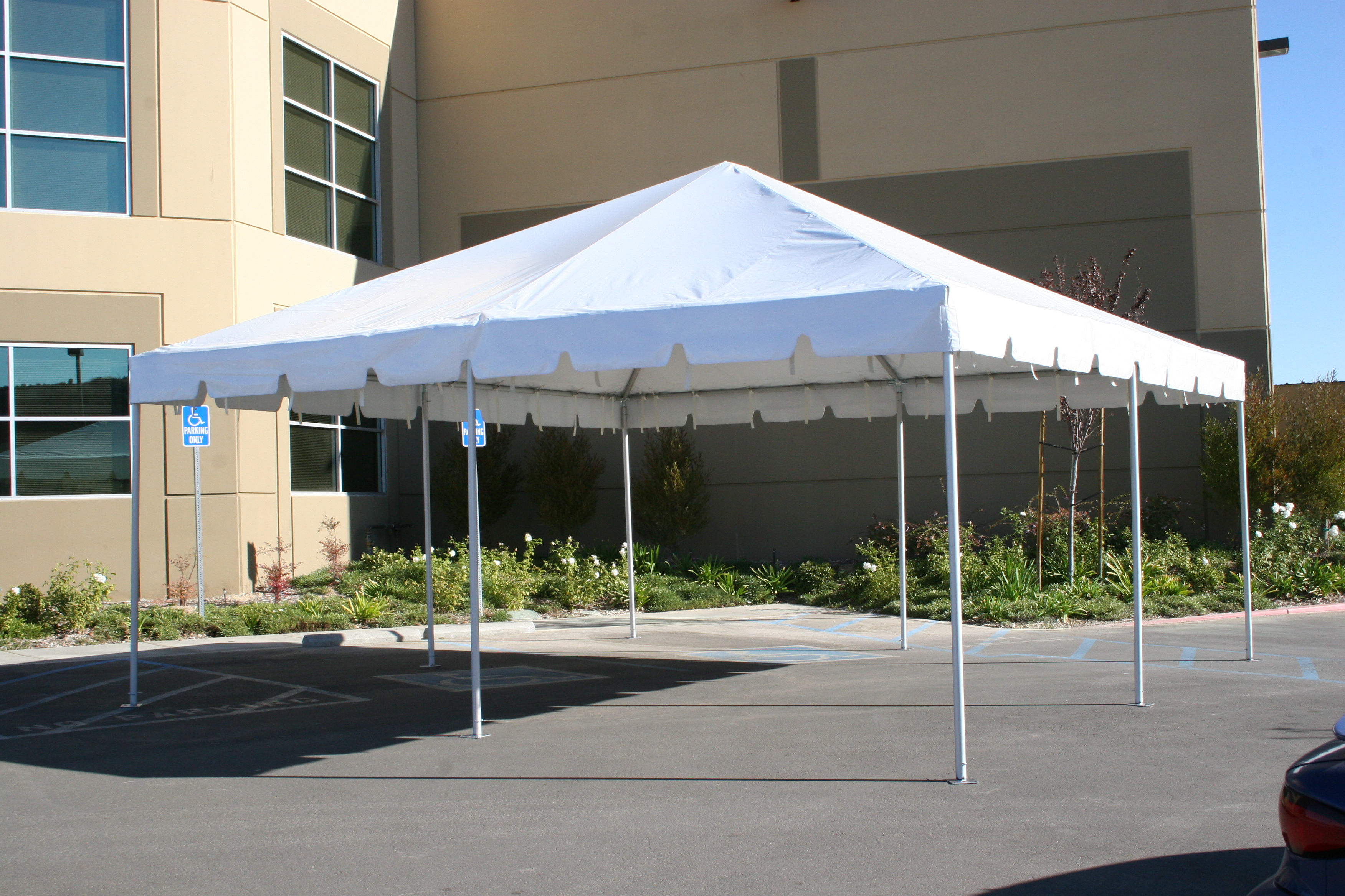 20X20 FRAME TENT SEATS 32 - Michiana Tool and Party Rental