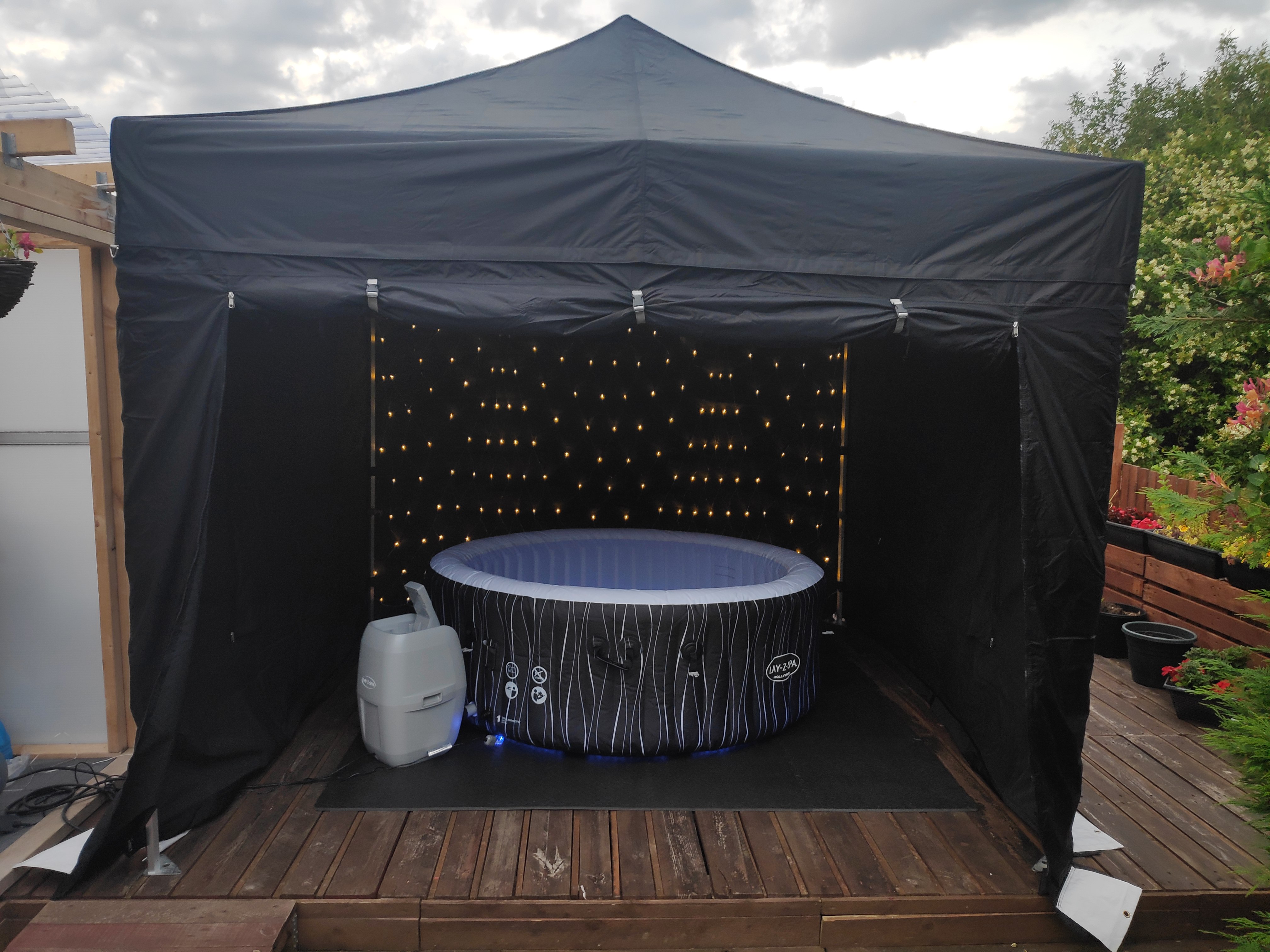Hot Tub 7 Nights with Gazebo - Bouncy 