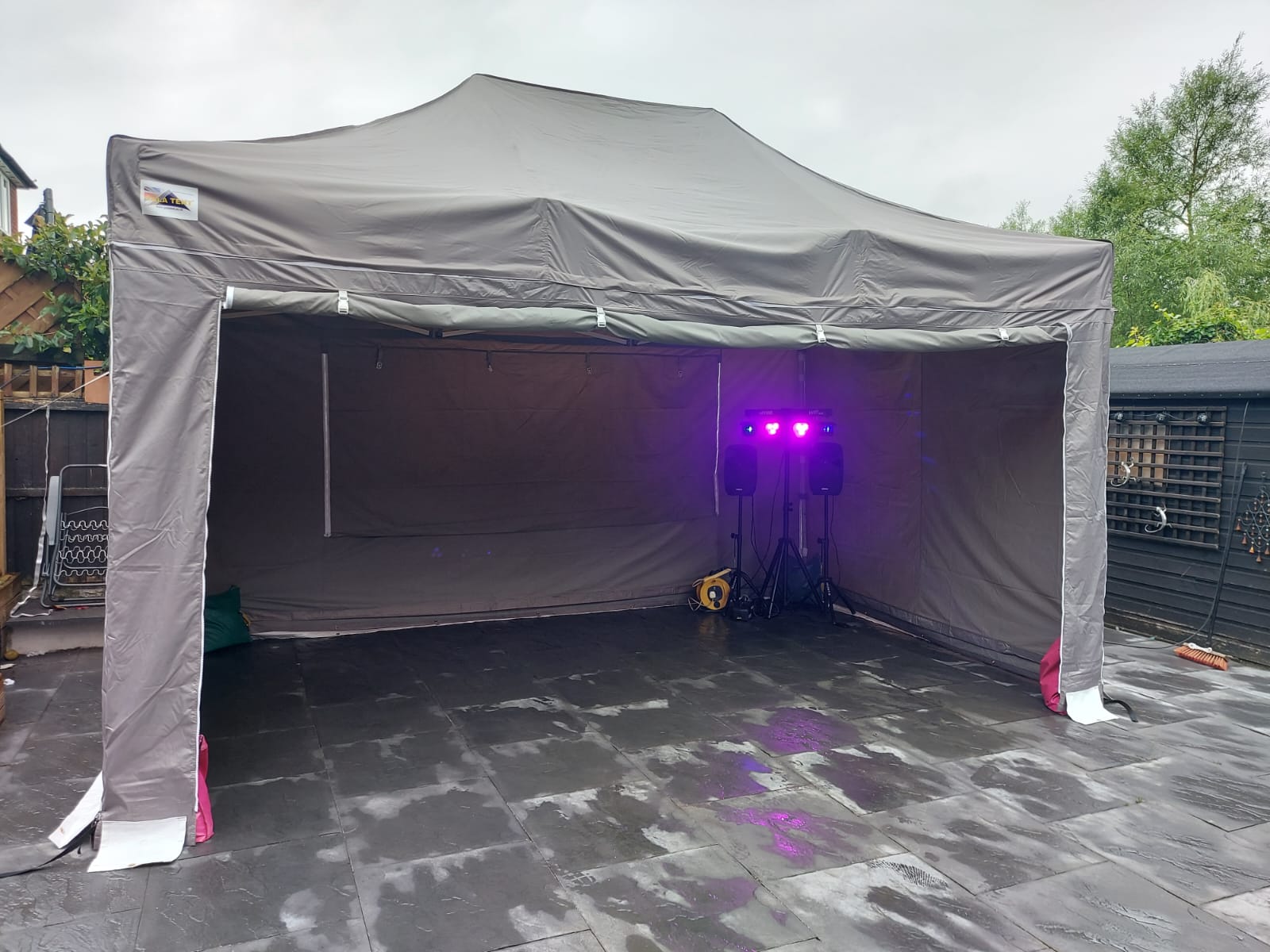 Gazebo hire Bouncy Castle Hire in Nottinghamshire/Derby Connellans