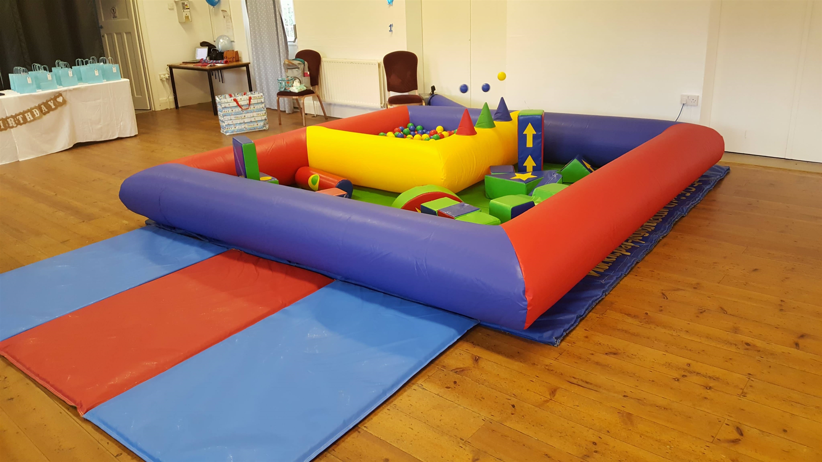 bouncy castle and soft play hire