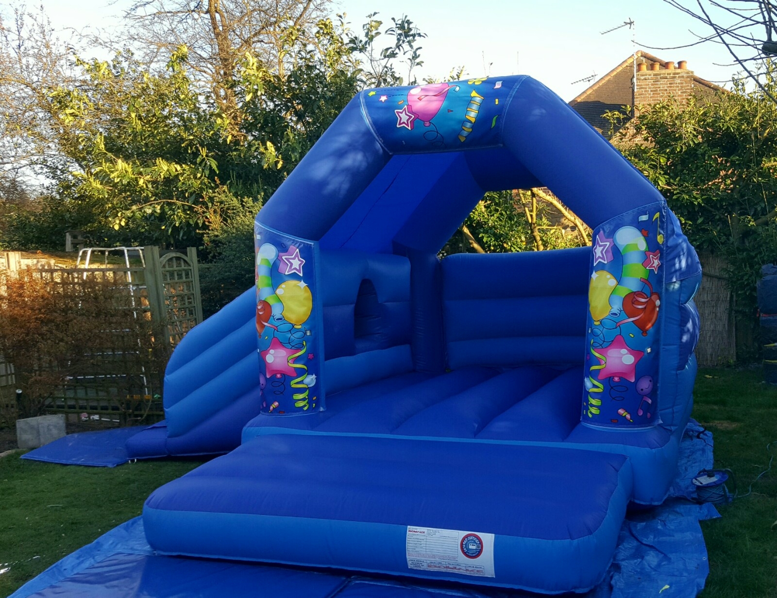 BALLOONS BLUE BOUNCY CASTLE 16FT vs 15ft - Bouncy Castle Hire, Soft ...