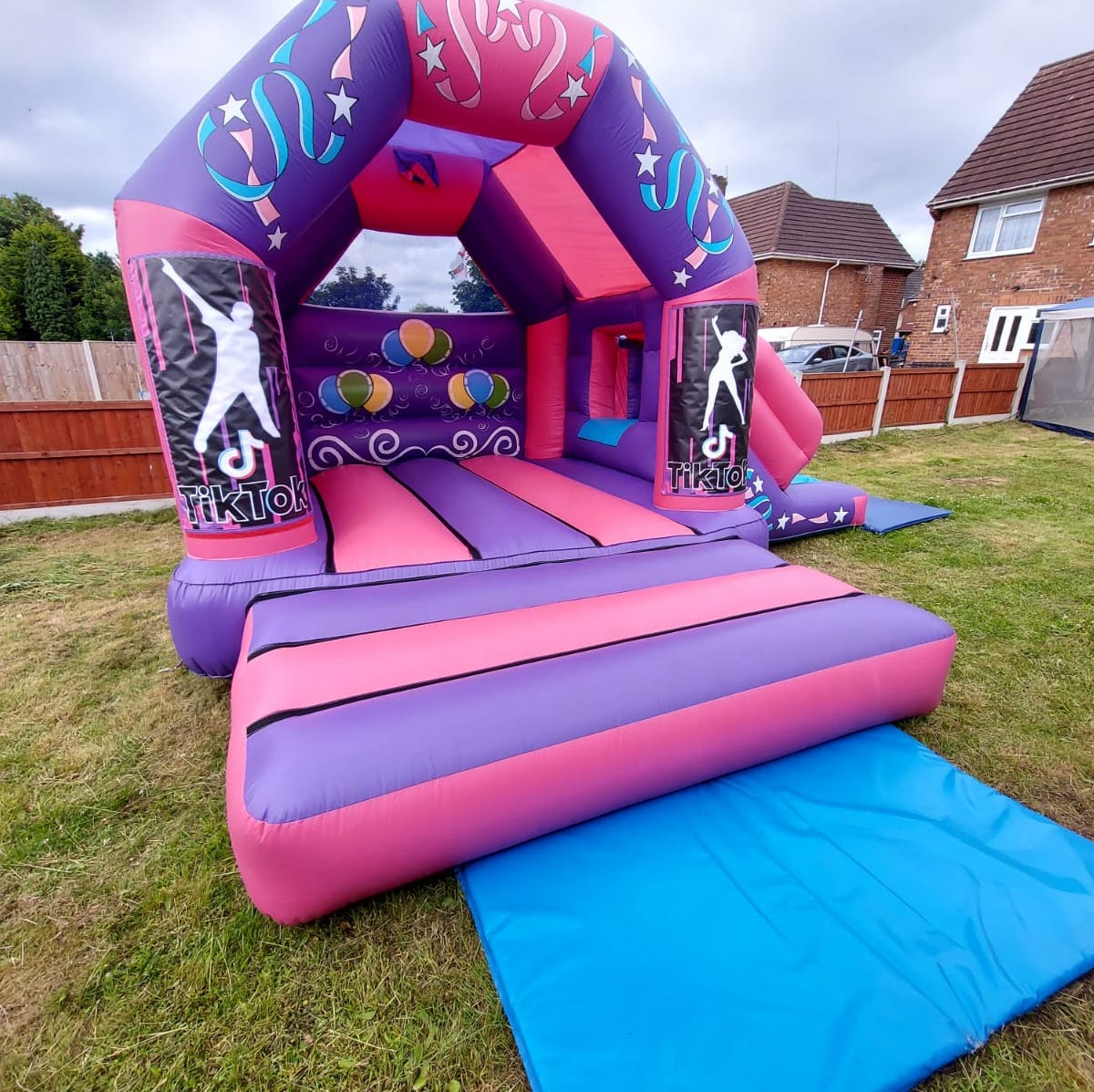 tiktok bouncy castle hire