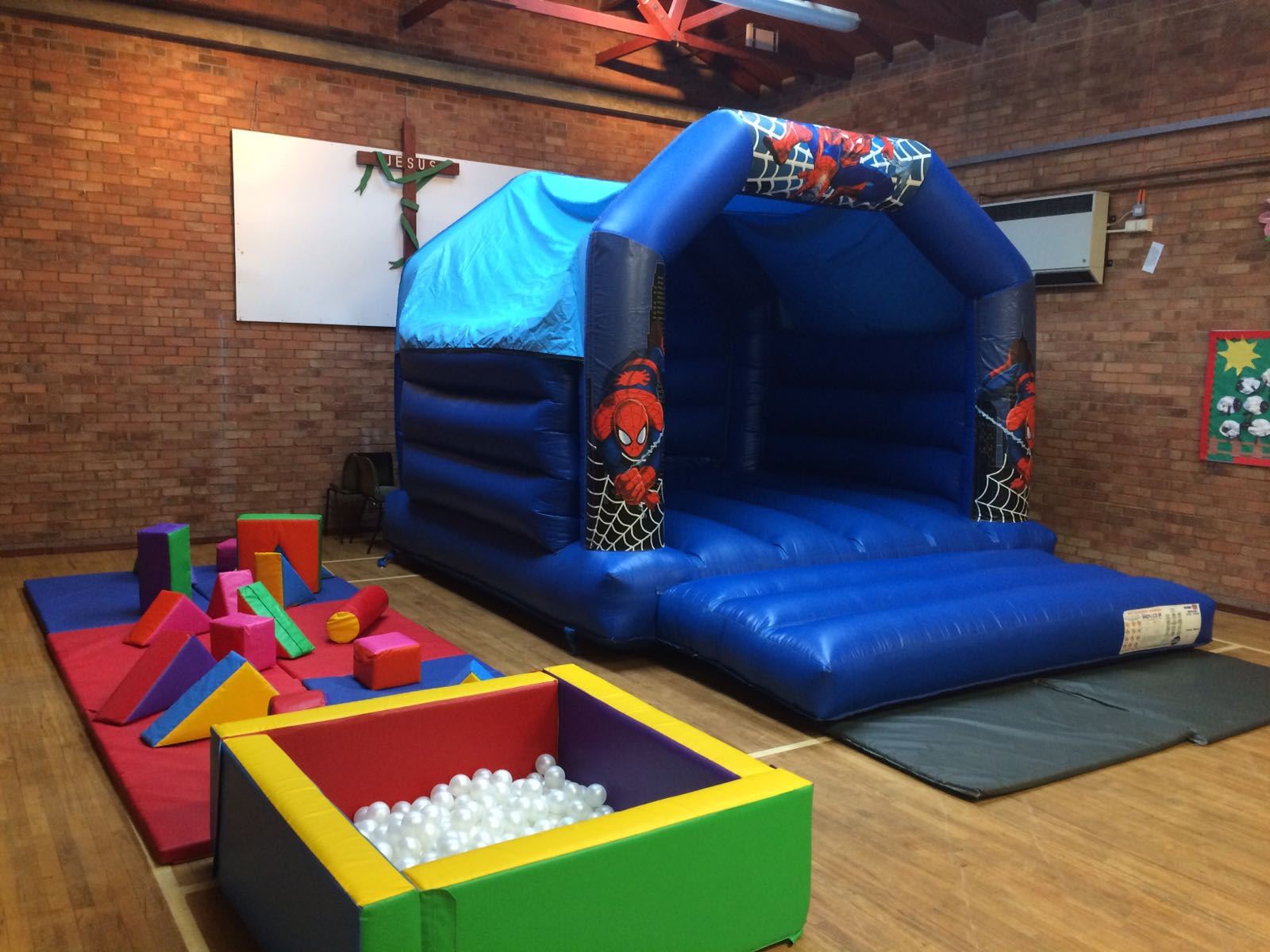 bouncy castle and soft play hire