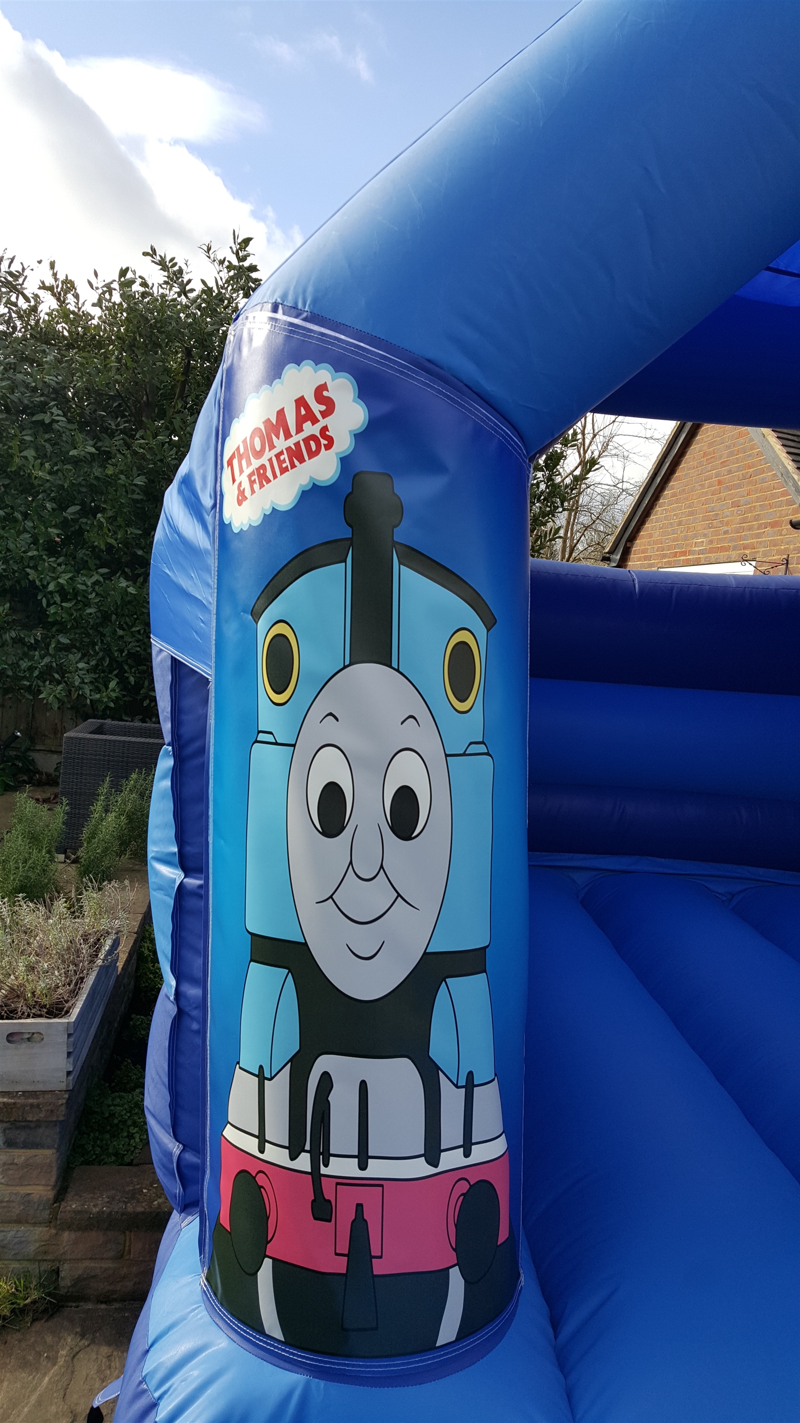 thomas the tank engine bounce house