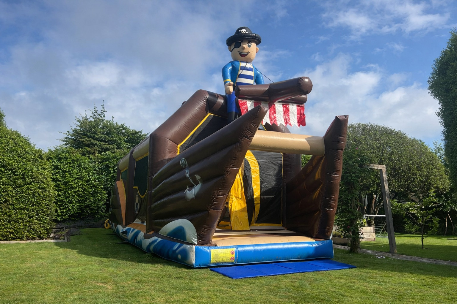 Mane Course Obstacle Courses - Bouncy Castle Hire in Torquay | Mane Events