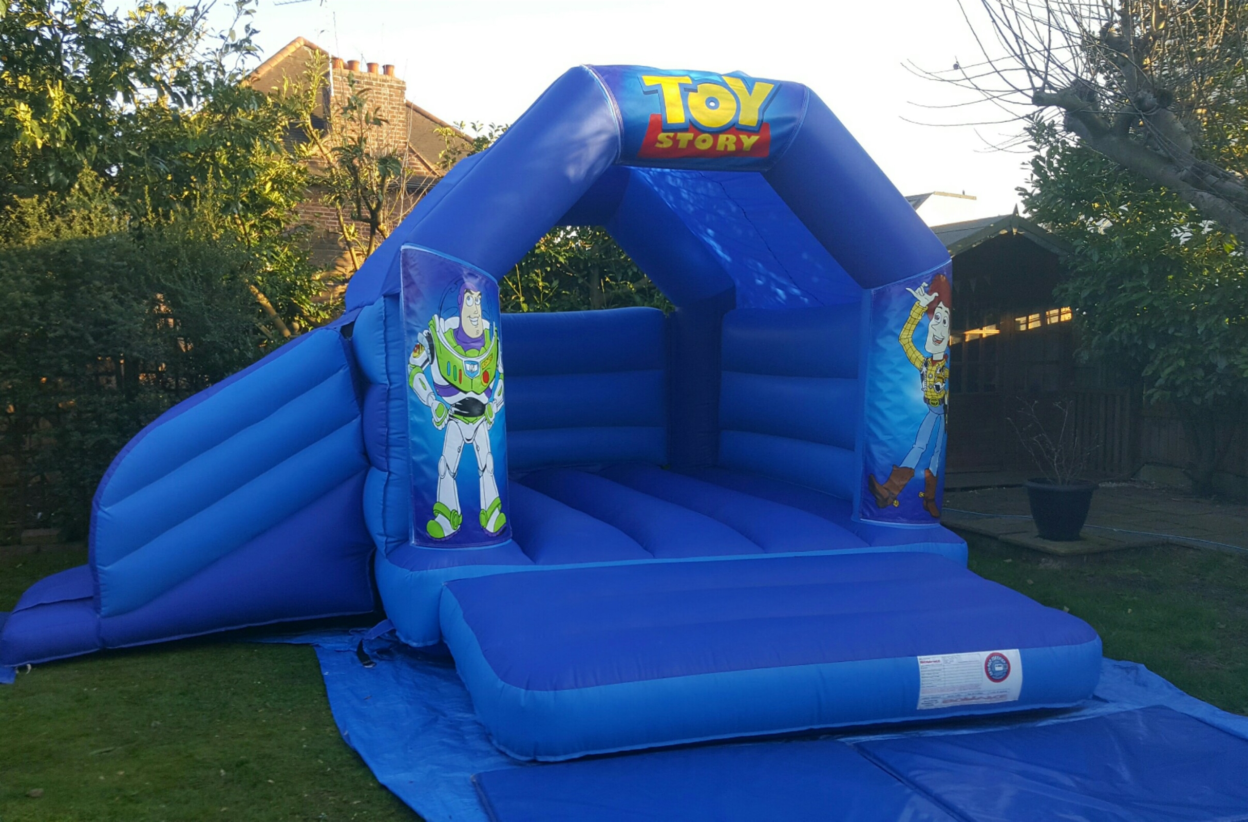 bouncy castle and soft play hire