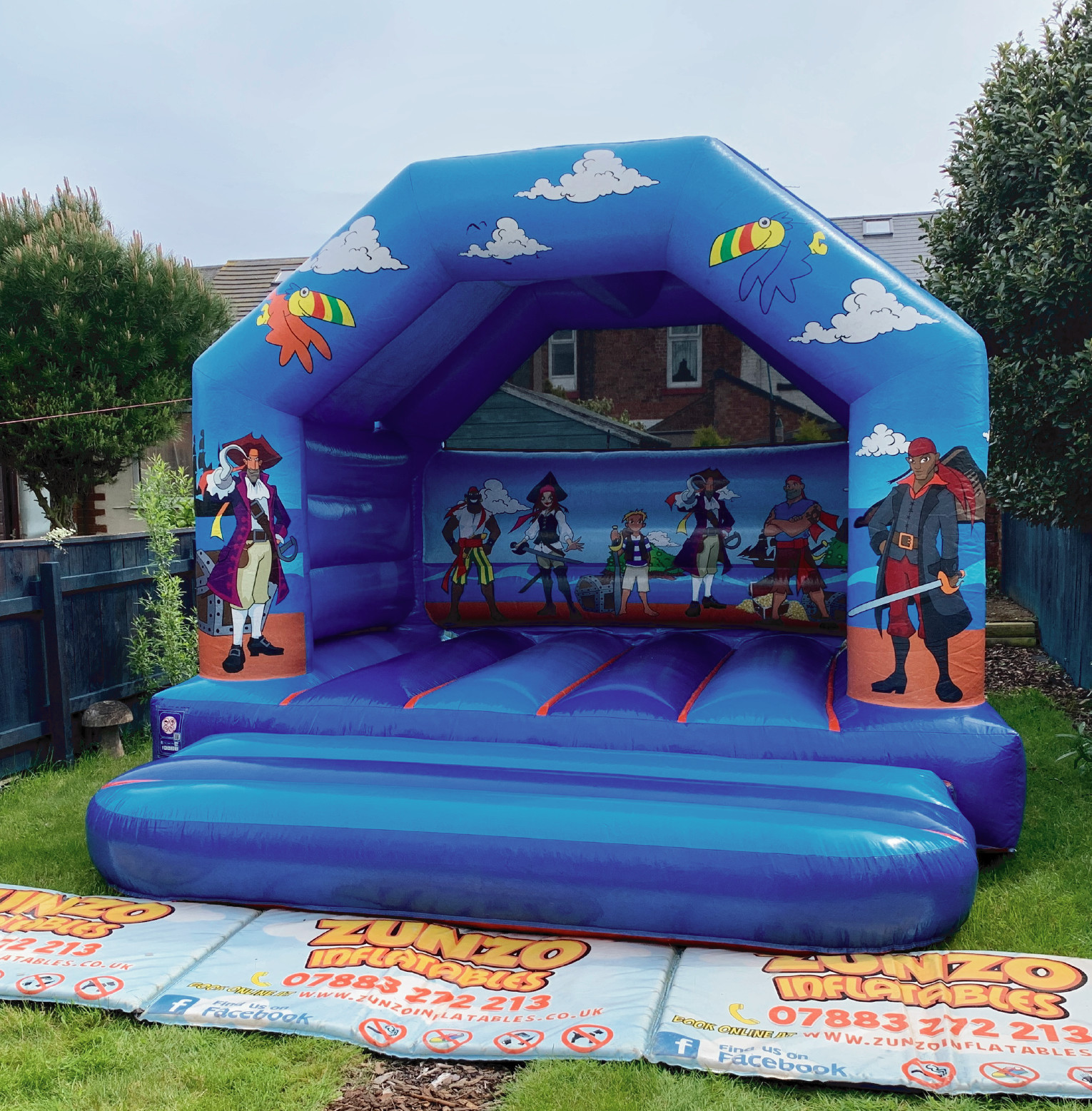 Rent Inflatable Nightclub 10m x 5m x 4m in Middlesbrough (rent for £1250.00  / day, £714.29 / week)