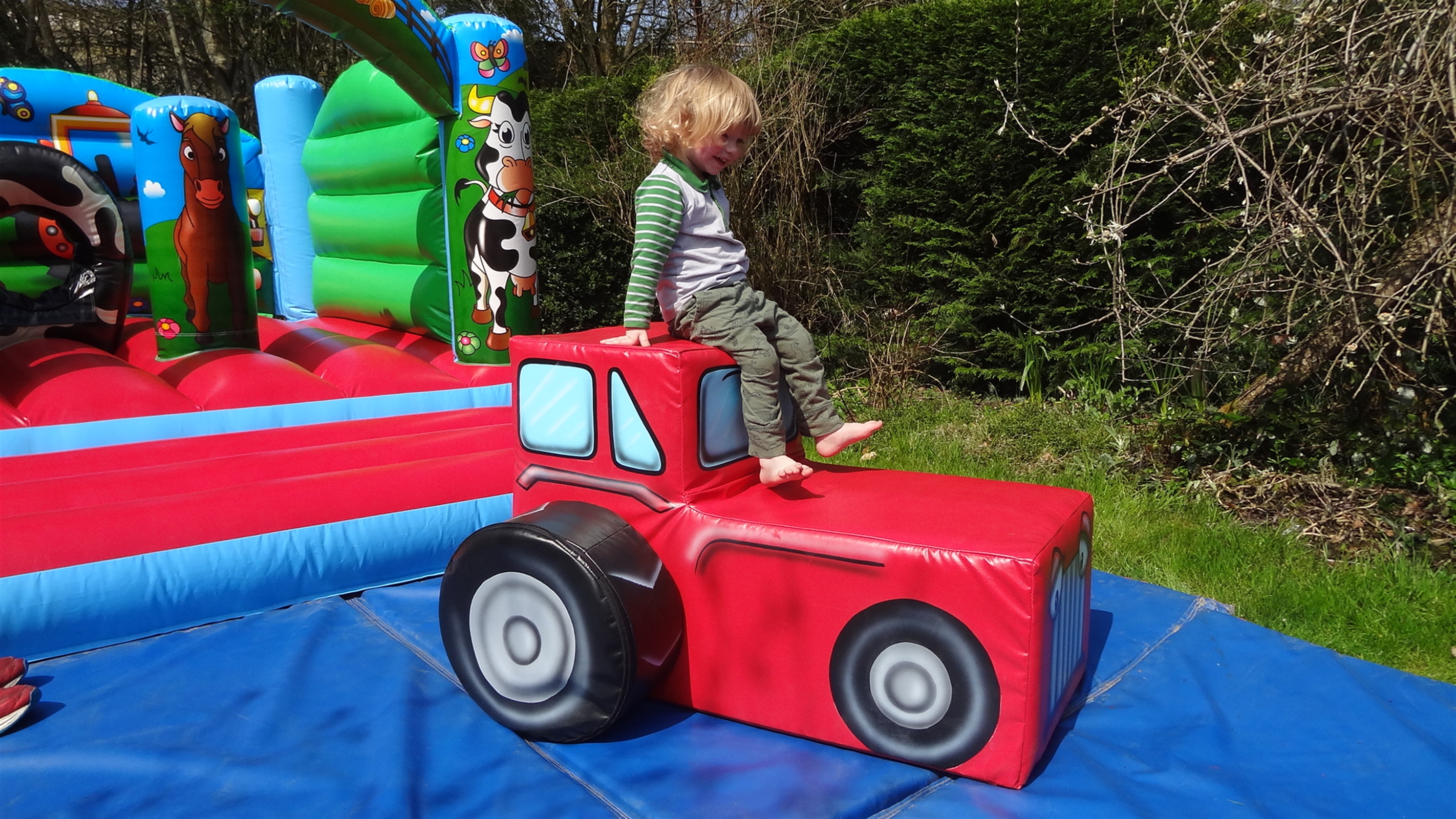 Farm Soft Play Bouncy Castle Hire in Kent, Surrey, South London.