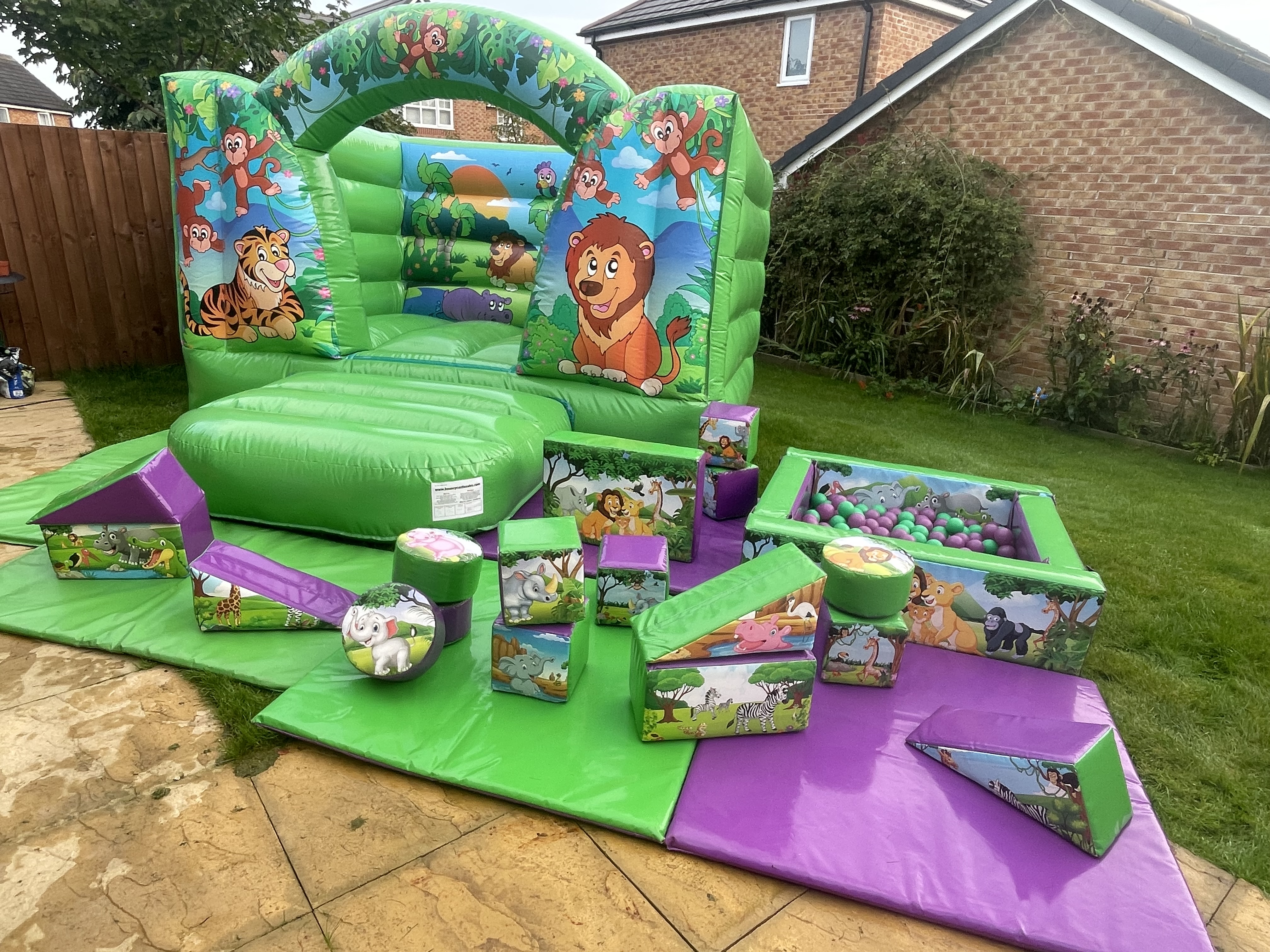 Bouncy Castles - Hire in Staffordshire and Cheshire | Fun Bouncy Castle ...