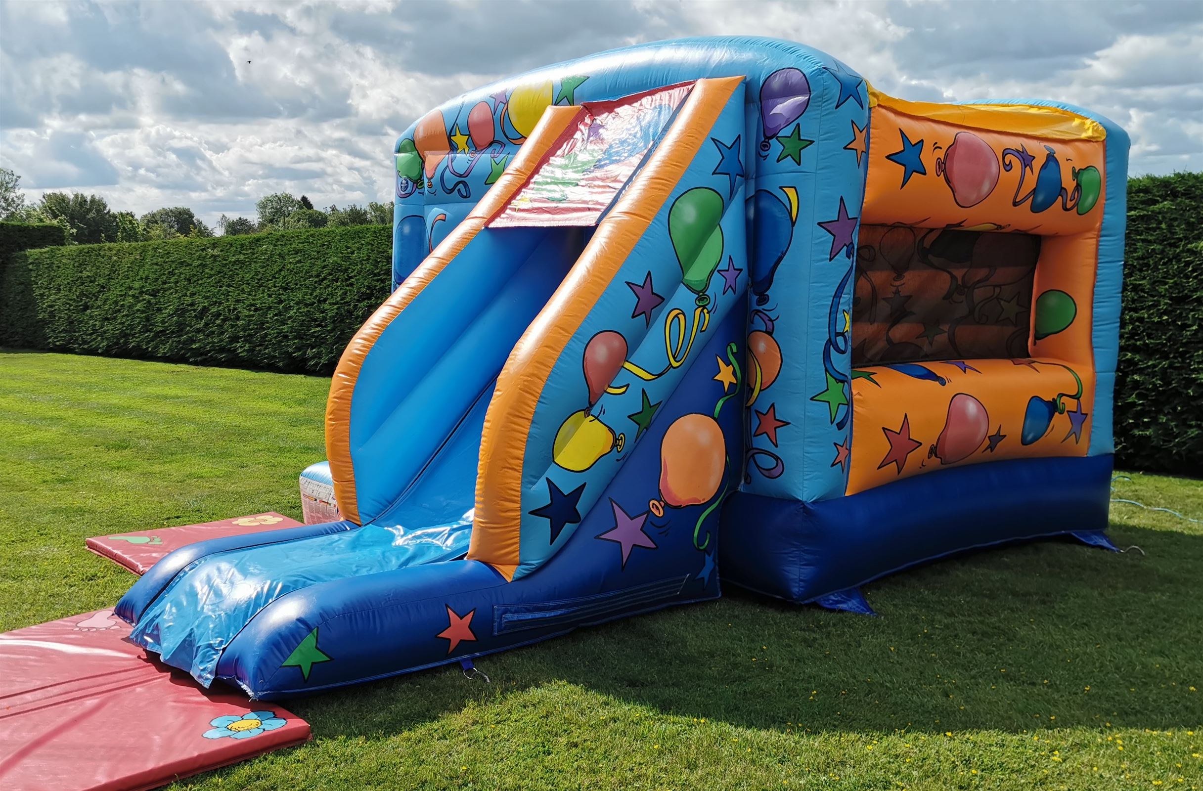 (13ft x 18ft) Party Theme DELUXE Bounce & Slide - Bouncy Castle Hire ...