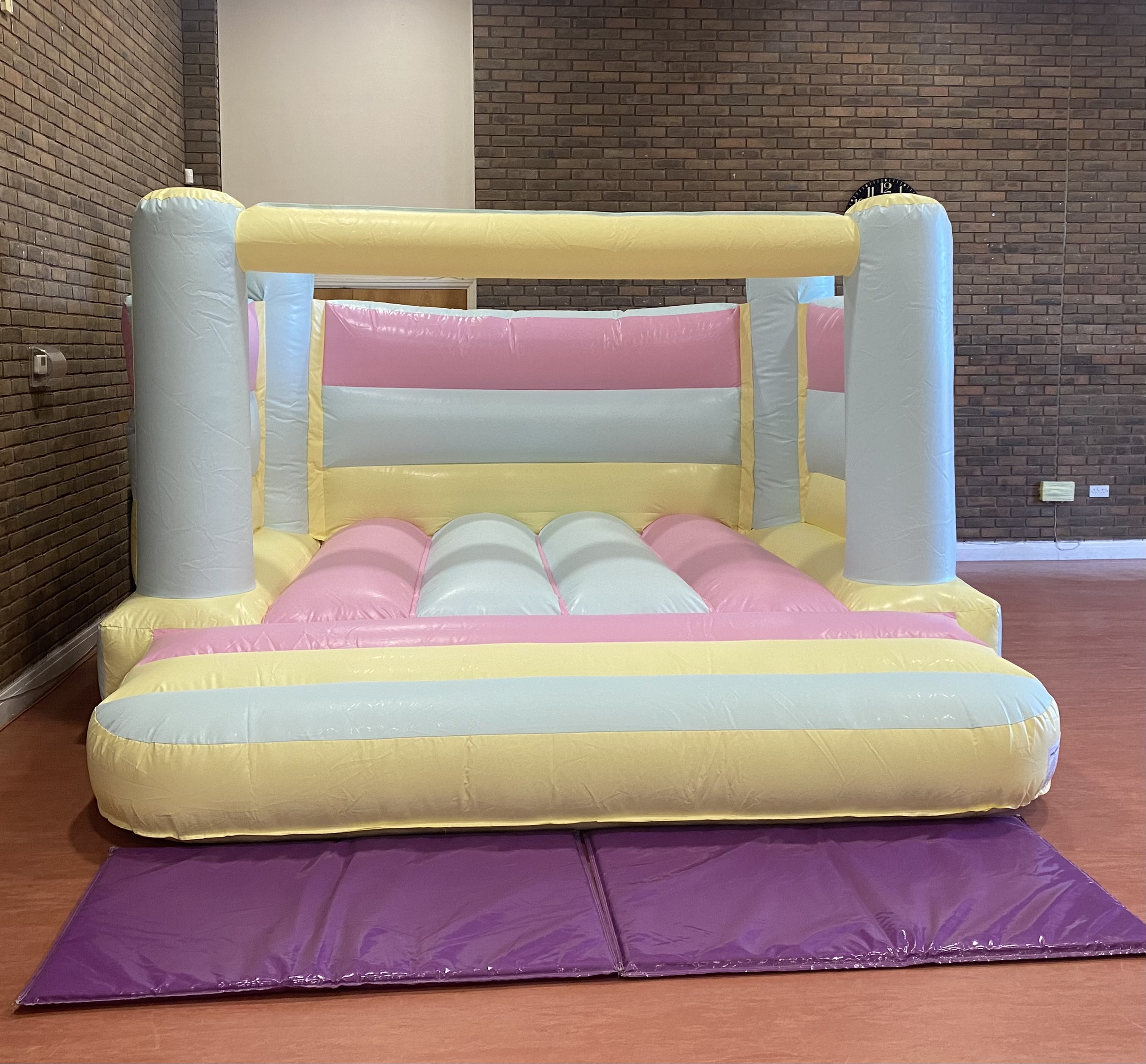 Flumpy Pastel 12ft x 12ft Low Height Castle INDOORS ONLY (HEIGHT 8.0ft ...