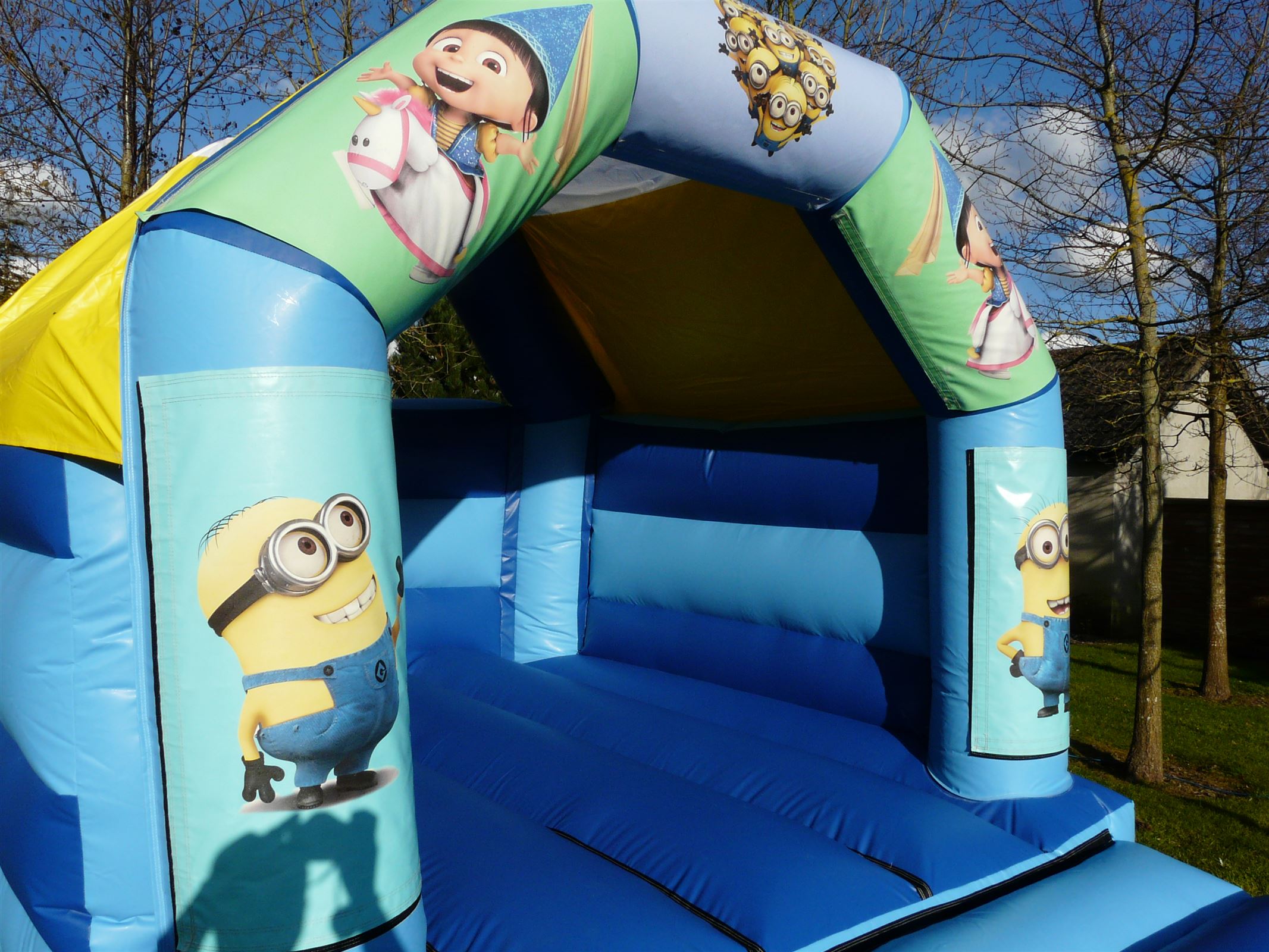 hire small bouncy castle