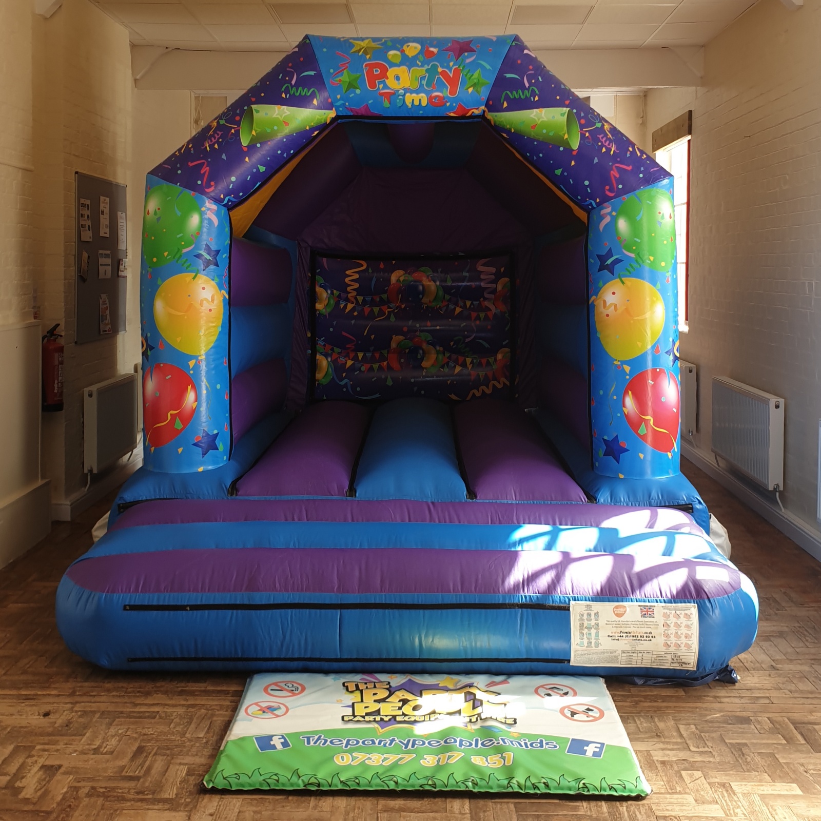 the-party-people-bouncy-castle-hire