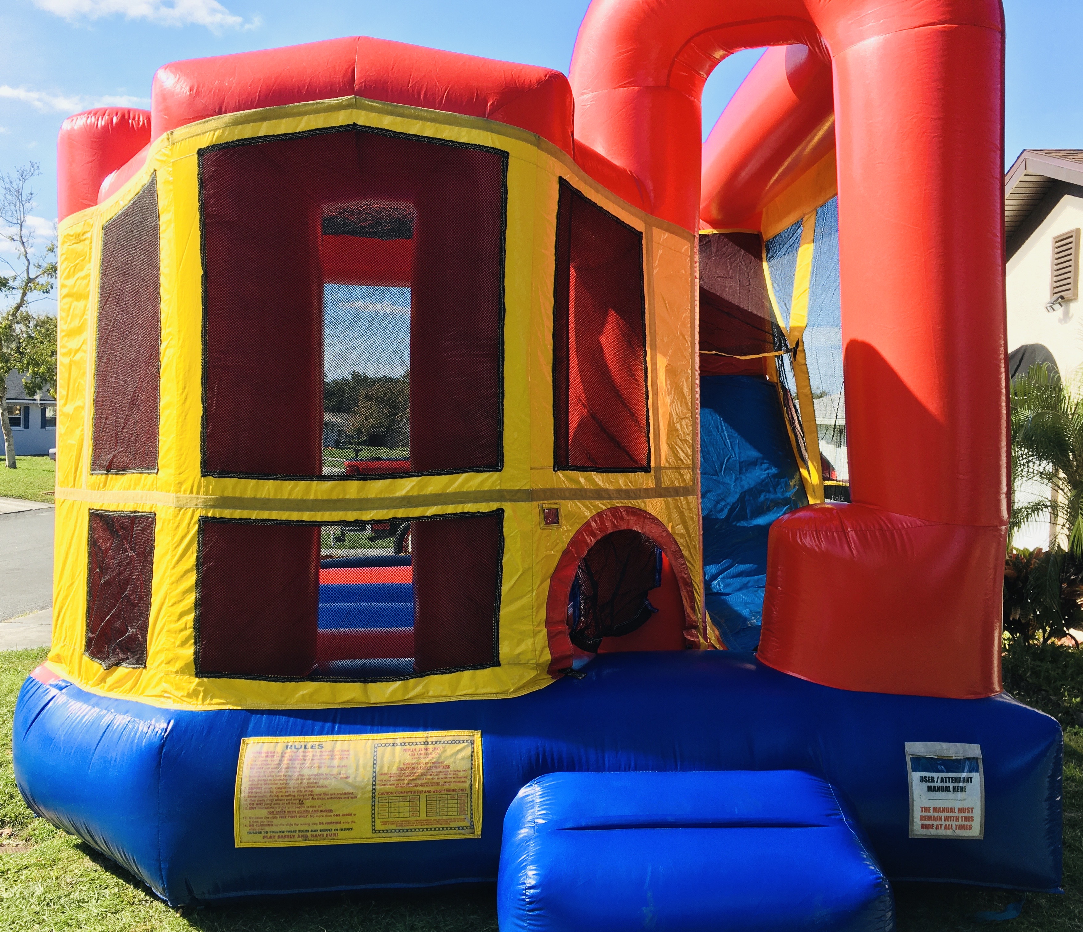 BACKYARD COMBO PLAIN WET OR DRY 18X15 Bounce House Hire in