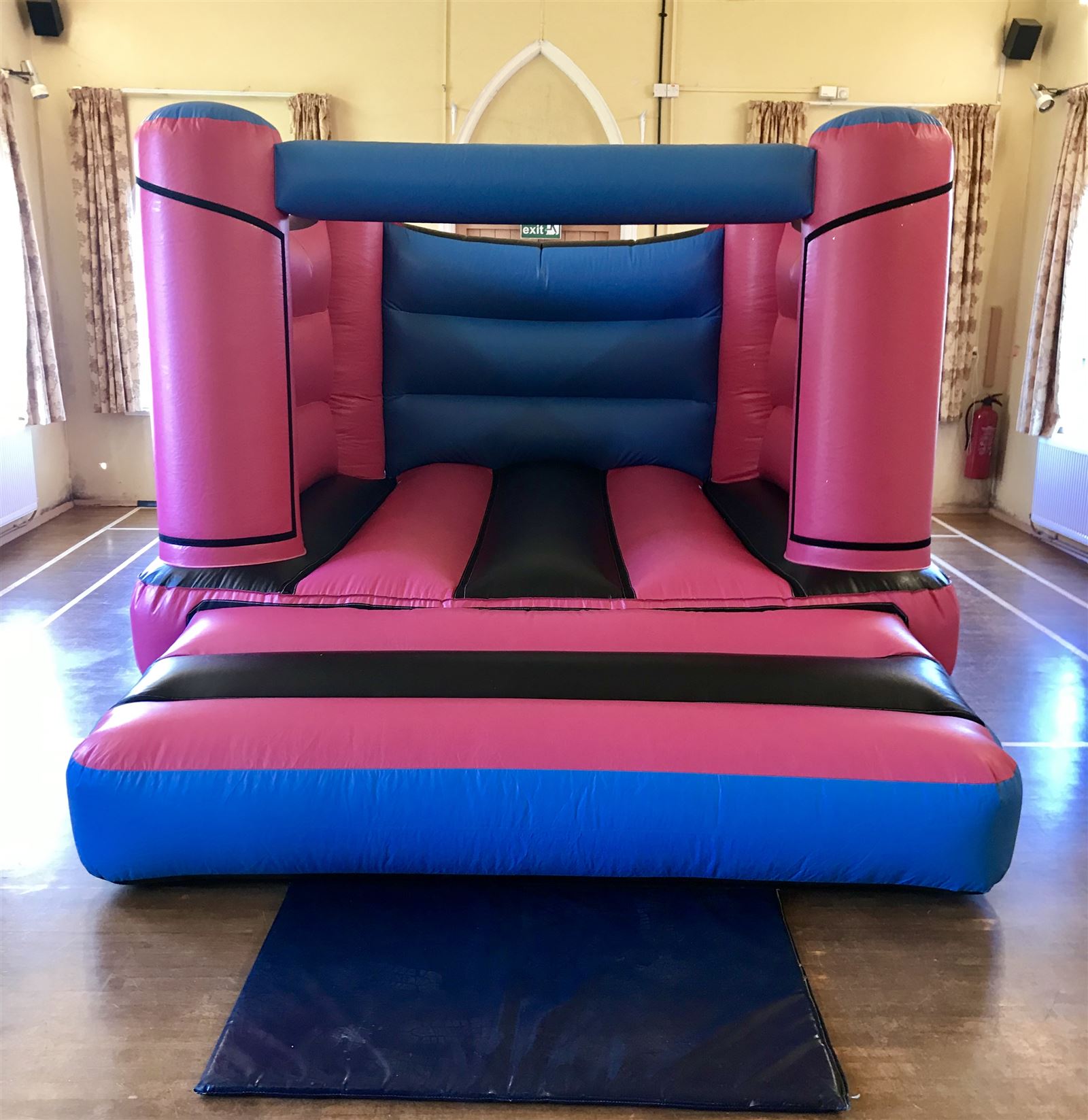 12ft x 14ft Black & Pink Bouncy Castle Soft Play, Hot Tubs, Party