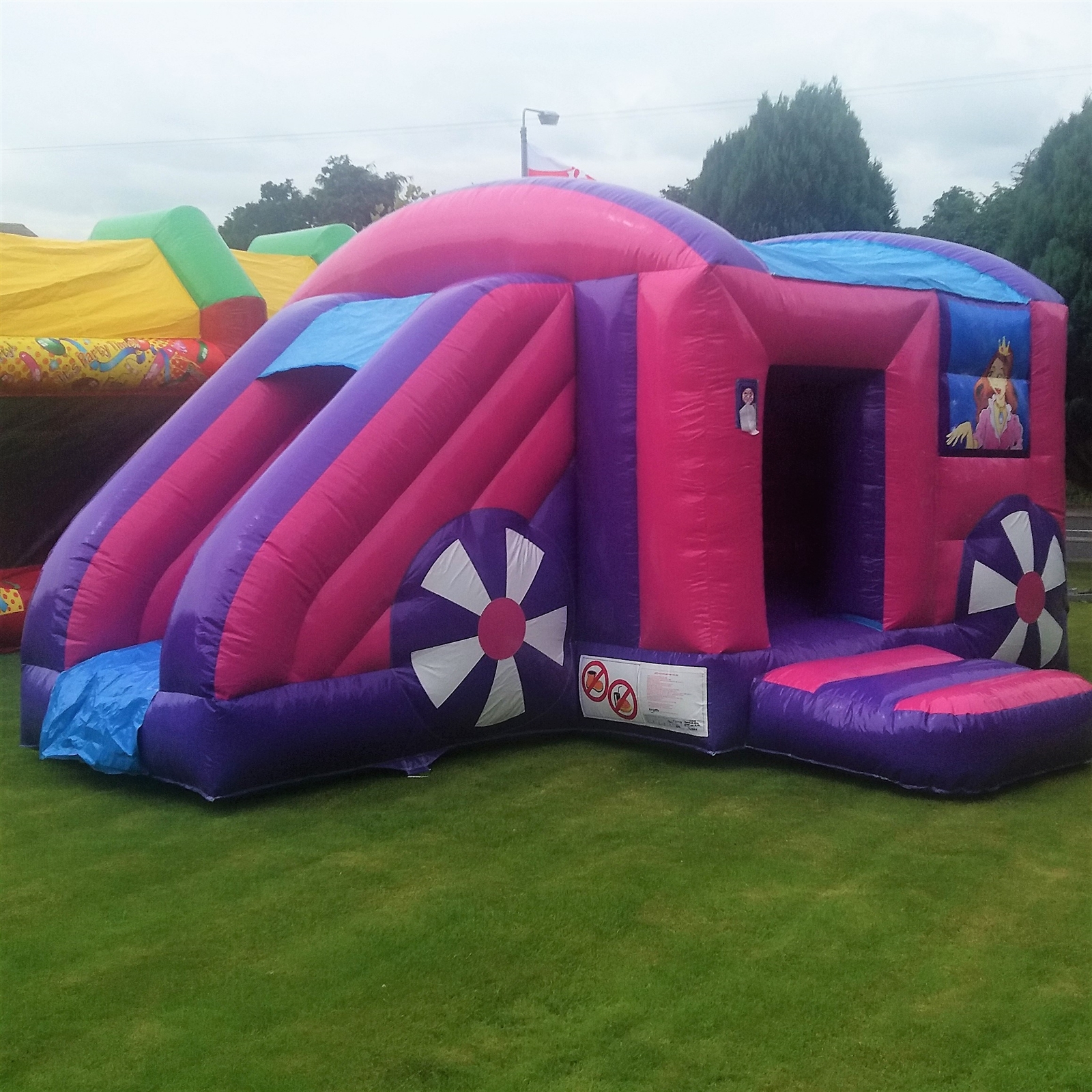 Combi Castles Best Bouncy Castle Hire, Inflatable Game Hire service