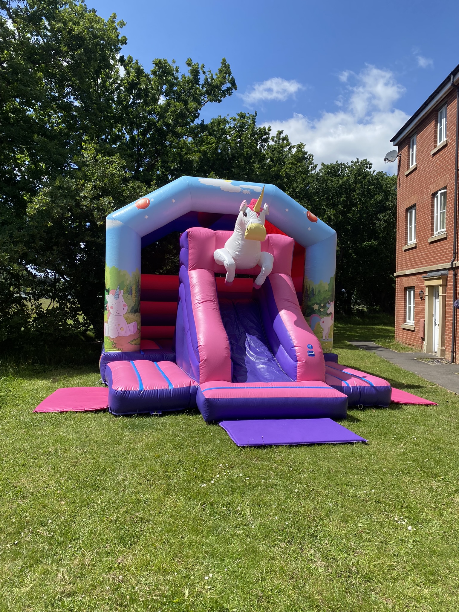 Hire Bouncy Castles in Colchester & Essex Bubble N Bounce
